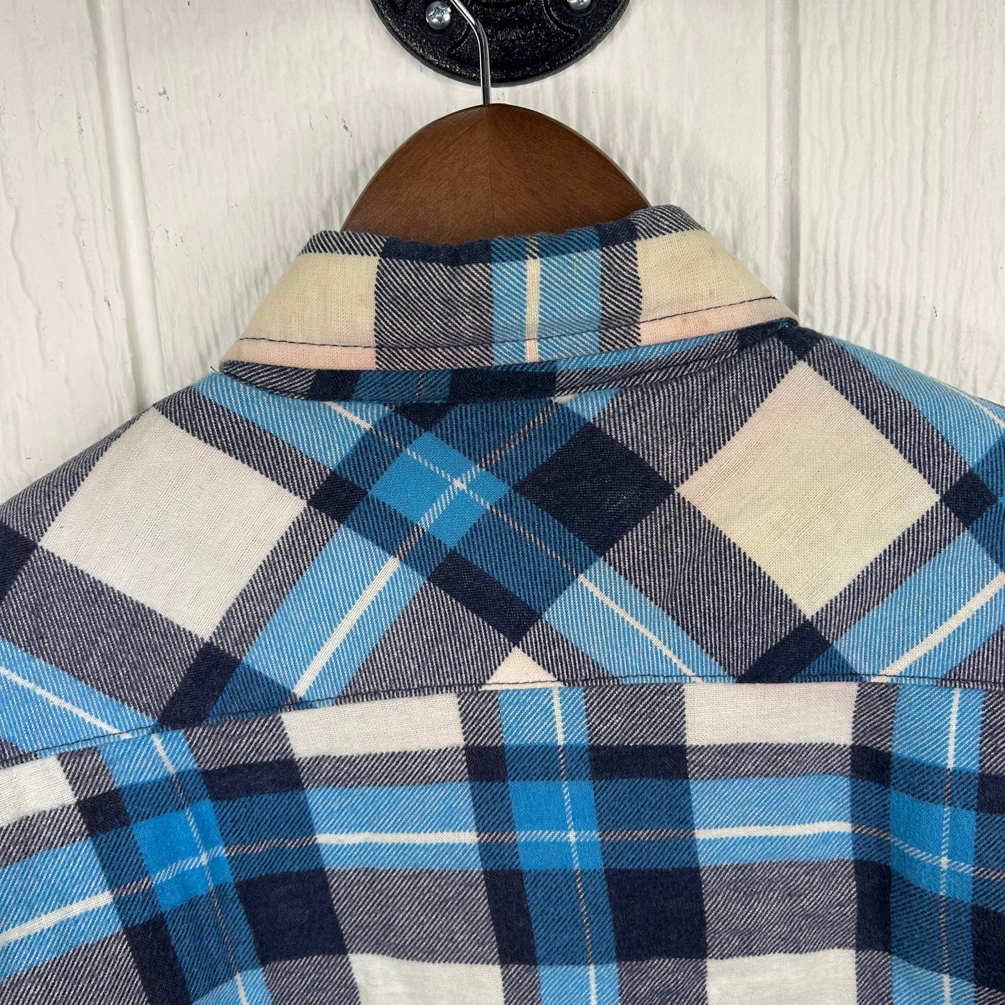 Vintage 90's Blue & White Lined Plaid Long Sleeve Flannel (L)