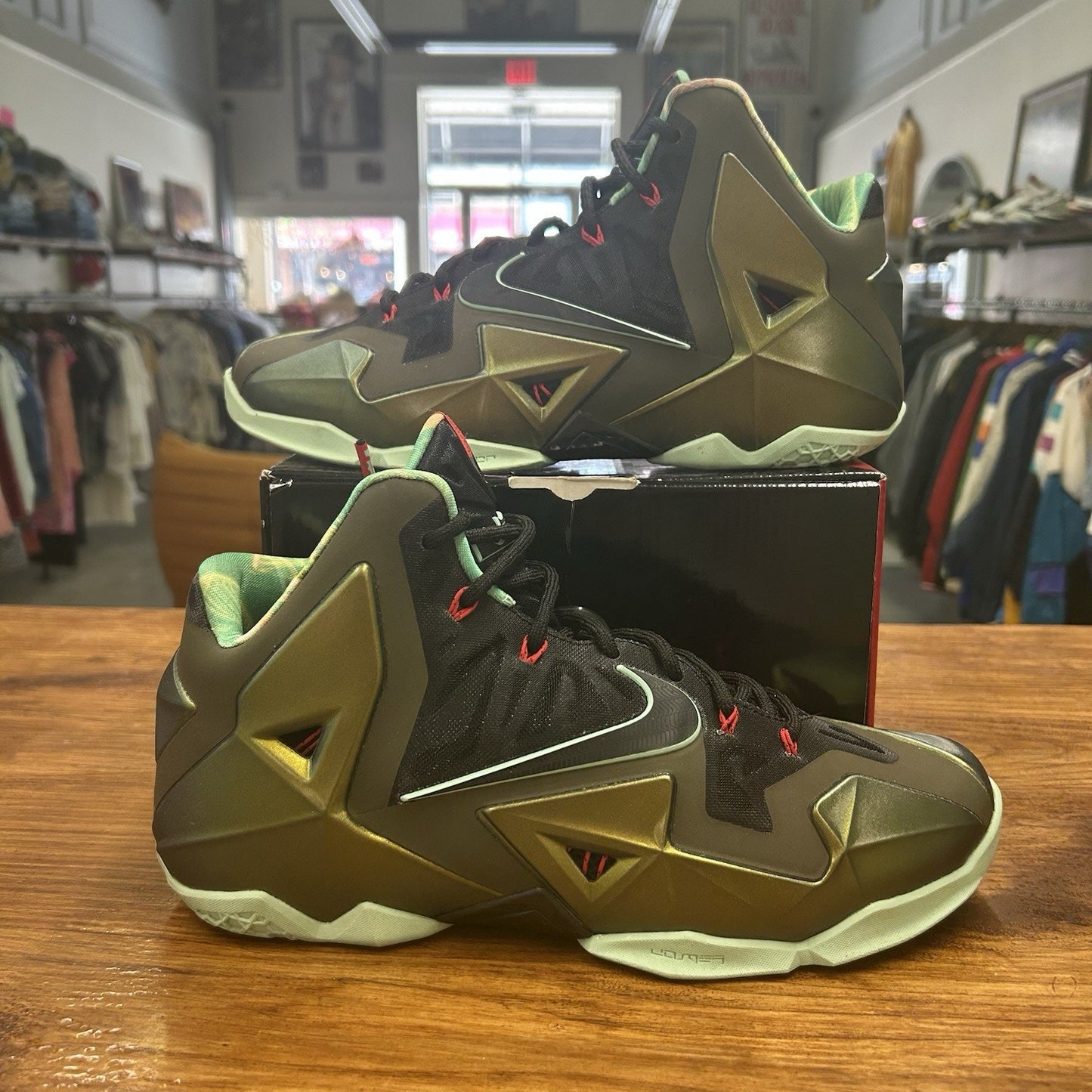 Size 10.5 - Nike LeBron 11 King's Pride Lightly Worn OG All