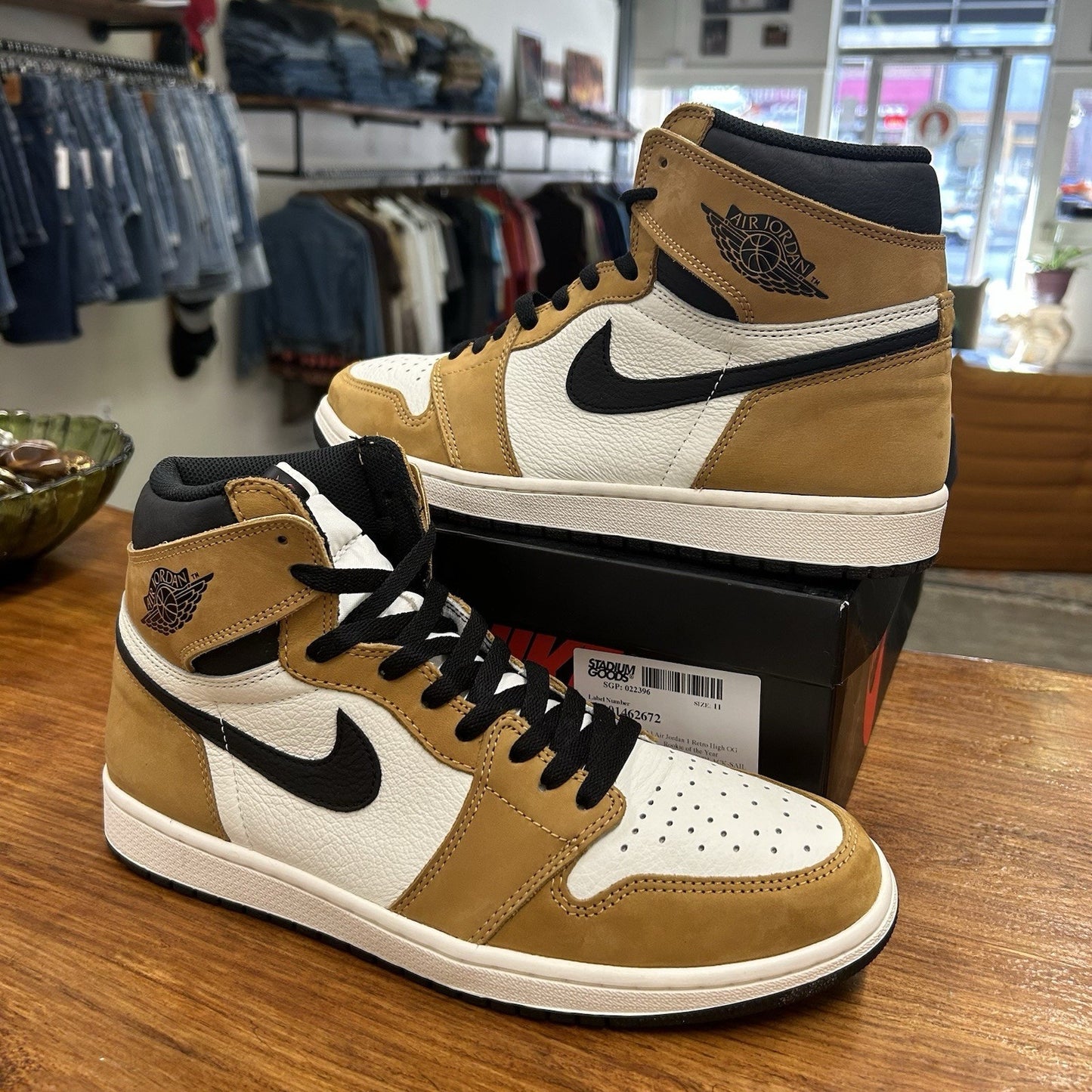 Jordan 1 Retro High Rookie of the Year 2018 - Like New - 11 Men's