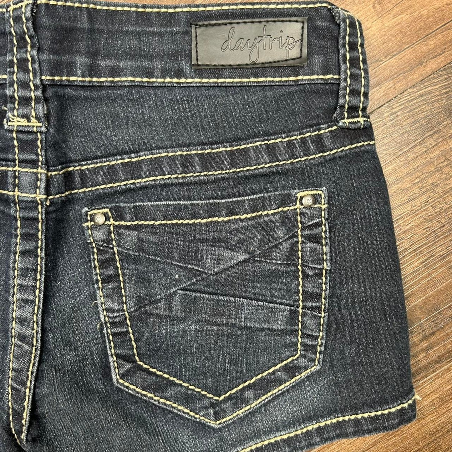 2000s y2k Daytrip Aztec Pocket Print Jean Shorts