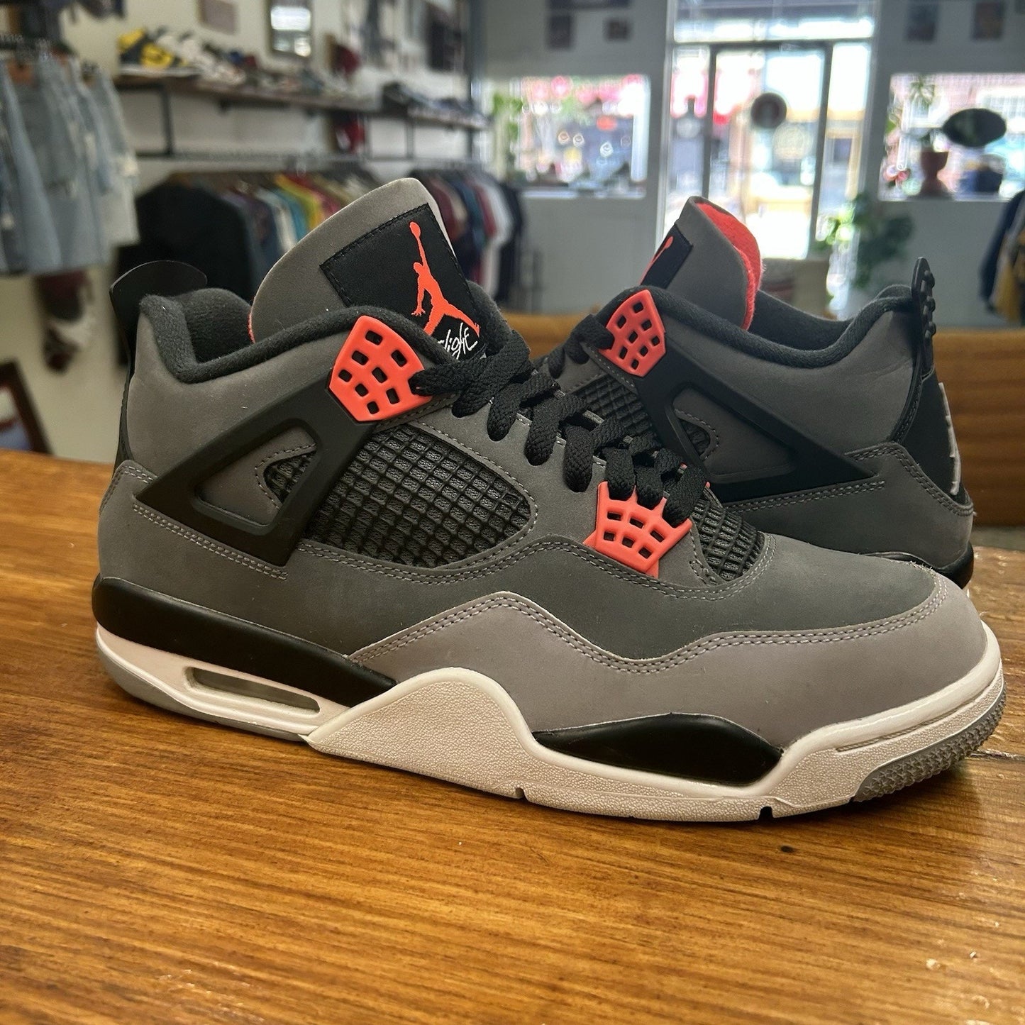 Size 10.5 - Jordan 4 Retro Mid Infrared Lightly Worn