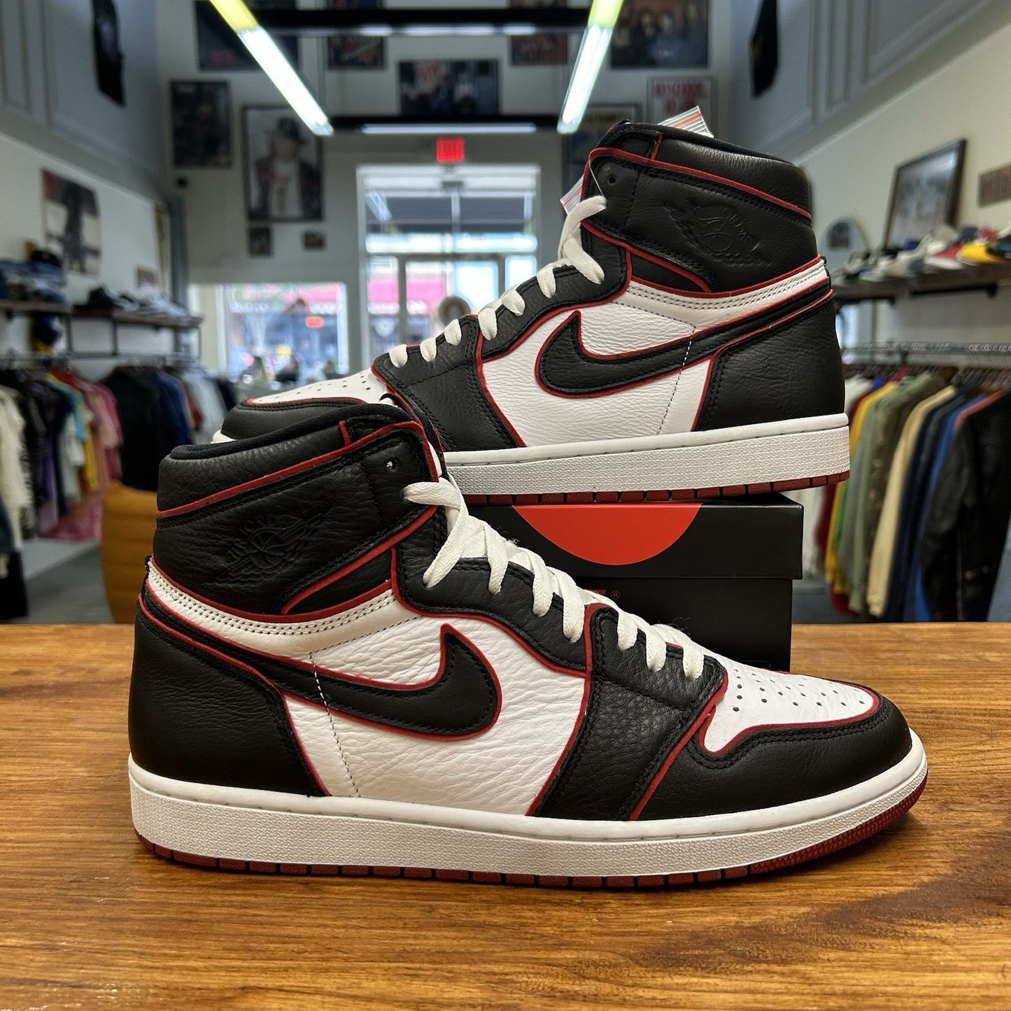 Size 12 - Jordan 1 Retro High OG Bloodline 2019 Worn Once OG All