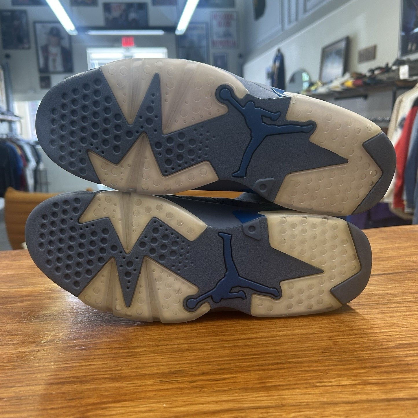 Size 10.5 - Jordan 6 Retro Diffused Blue