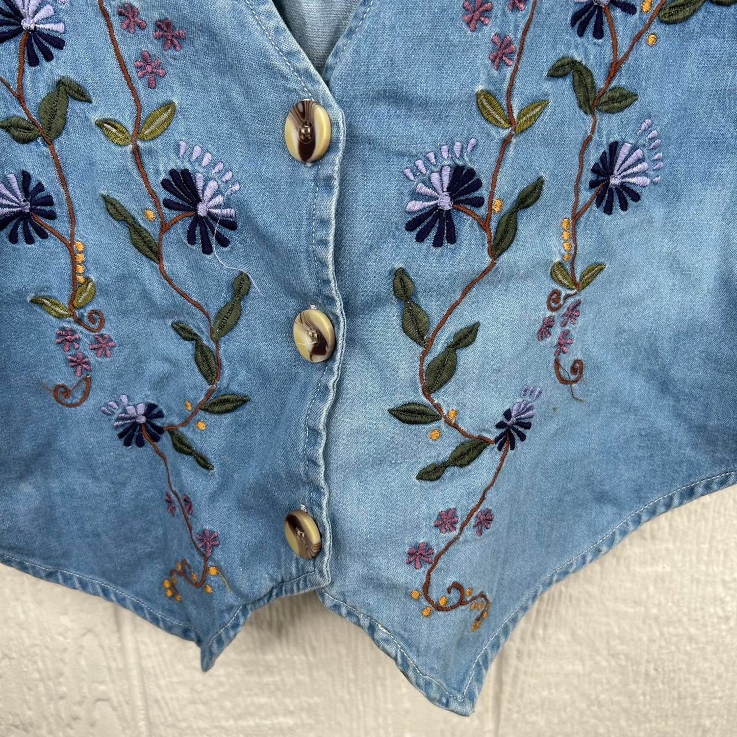 Vintage 90’s Grandma Chic Floral Embroidered Denim Vest (M)