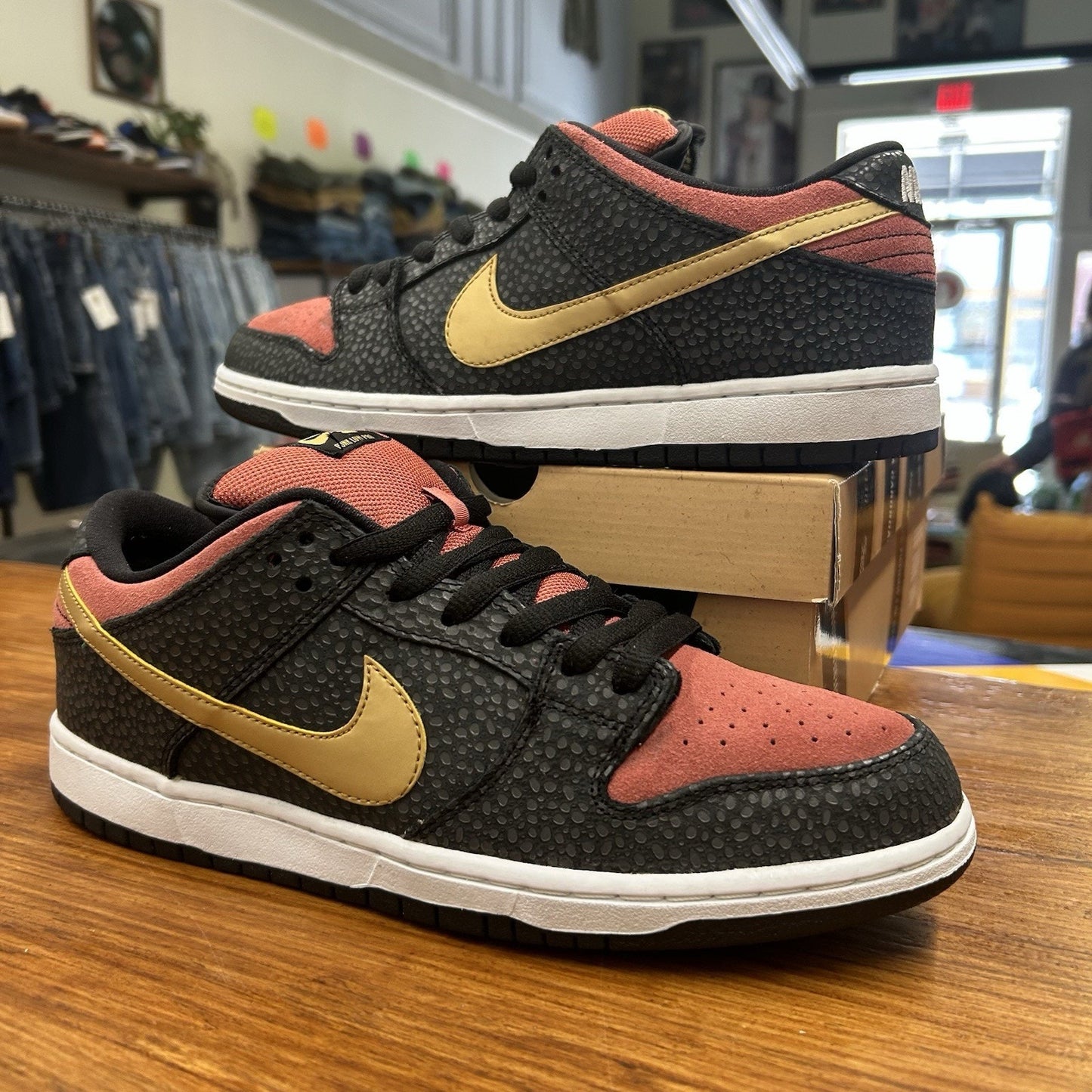Size 11 - Nike Dunk Premium SB QS Low Walk Of Fame Worn Once OG all