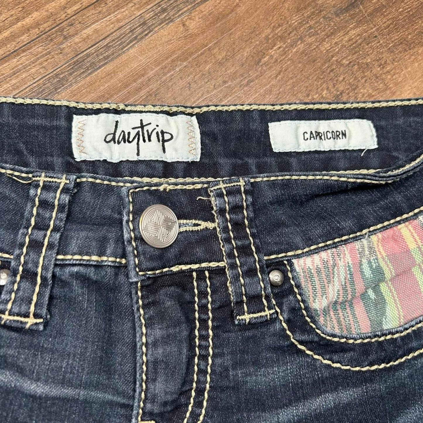 2000s y2k Daytrip Aztec Pocket Print Jean Shorts