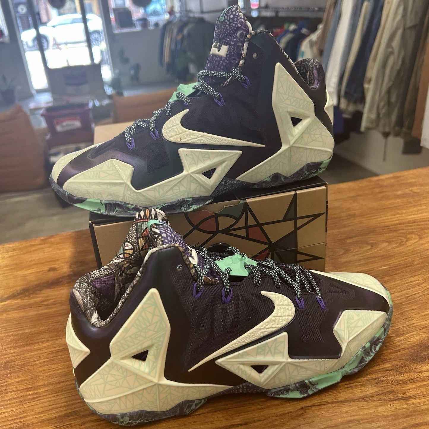 Size 10.5 - Nike LeBron 11 Gator King