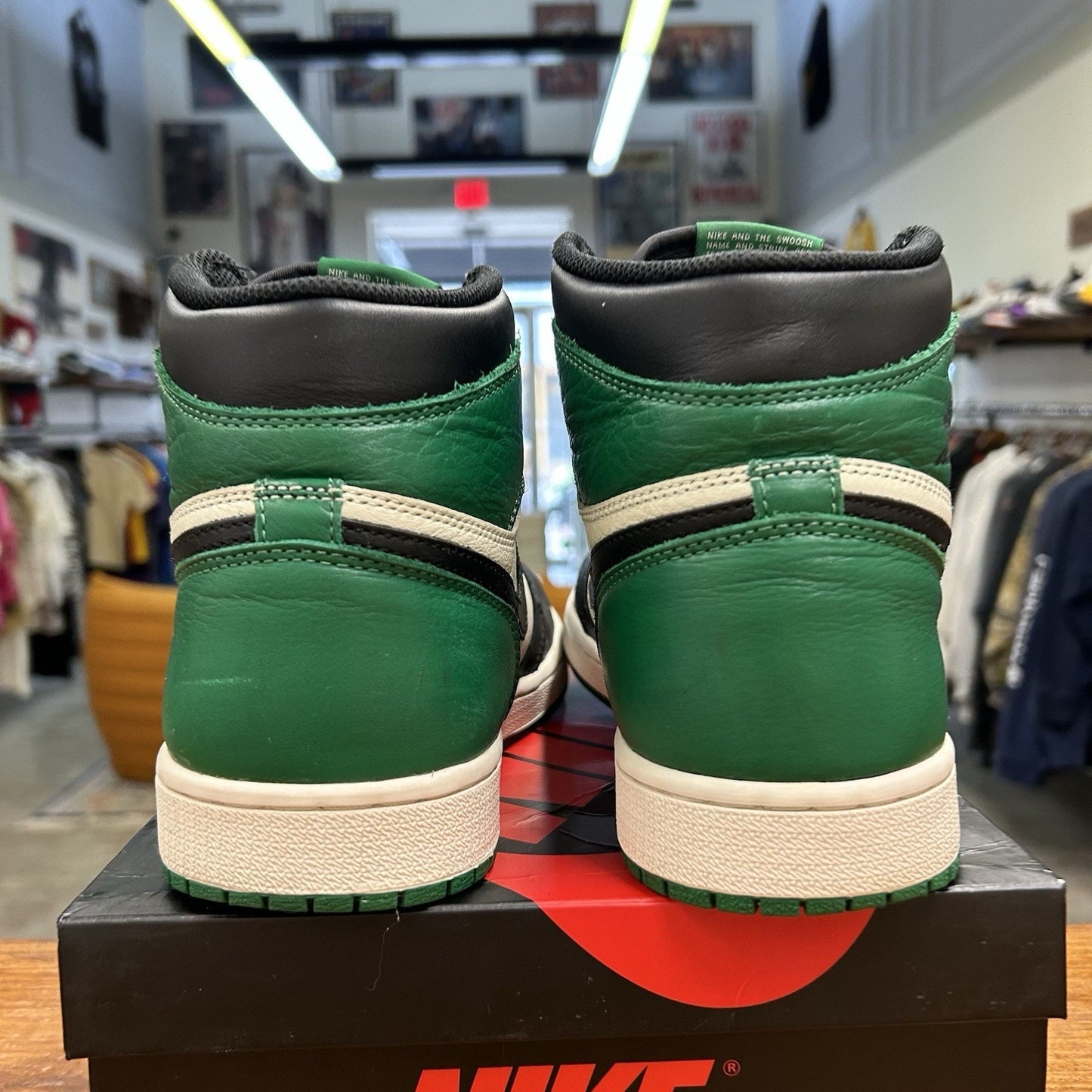 Size 9.5 - Jordan 1 Retro High OG Pine Green 2018