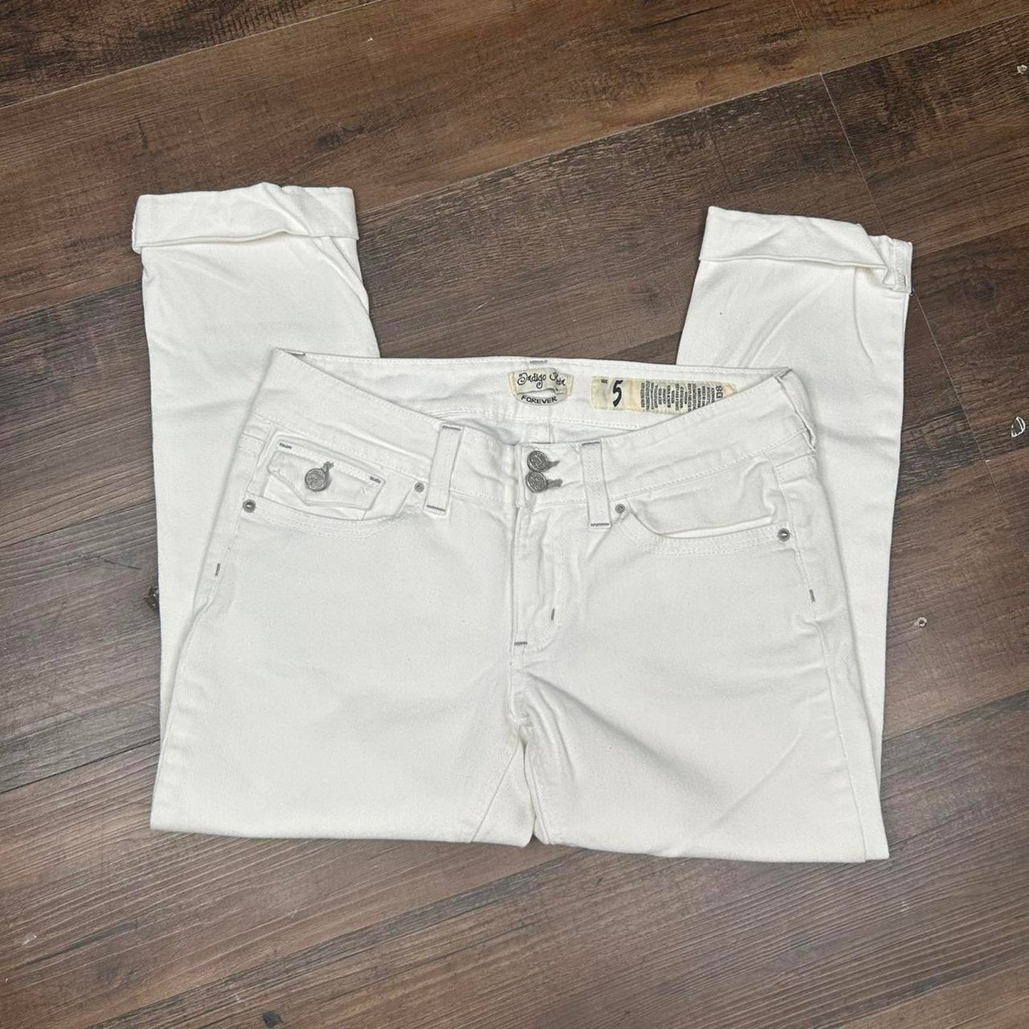 2000s y2k Indigo Rein Forever Embroidered White Capris