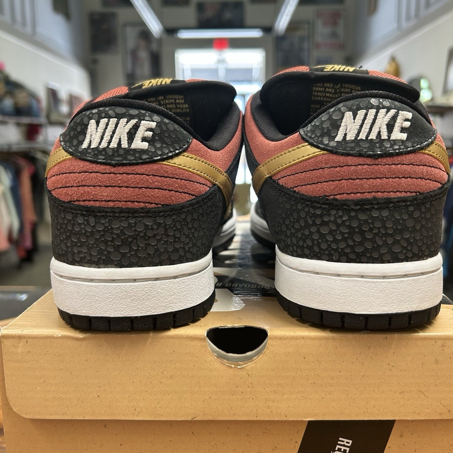 Size 11 - Nike Dunk Premium SB QS Low Walk Of Fame Worn Once OG all