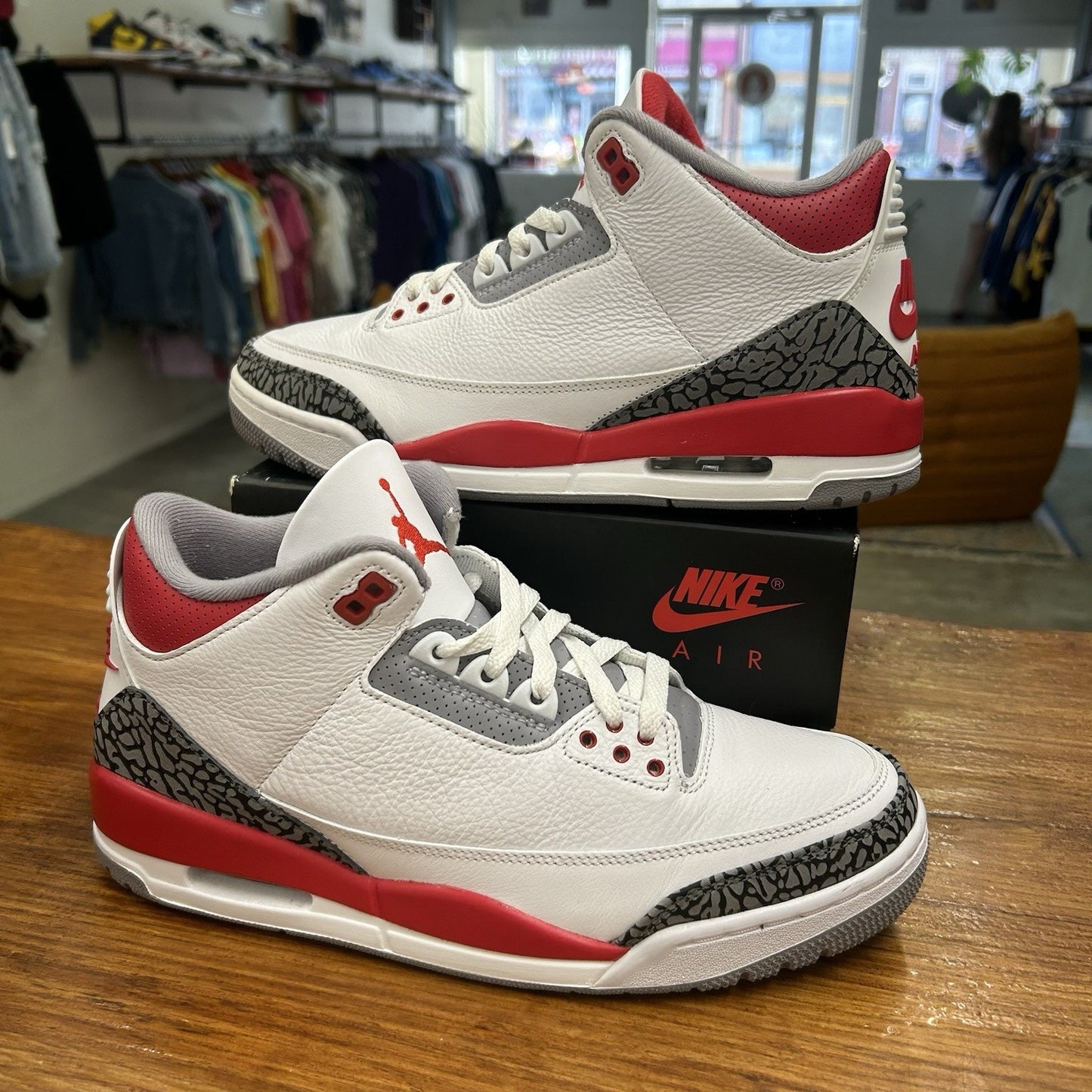 Size 10 - Jordan 3 Retro Mid Fire Red Lightly Worn