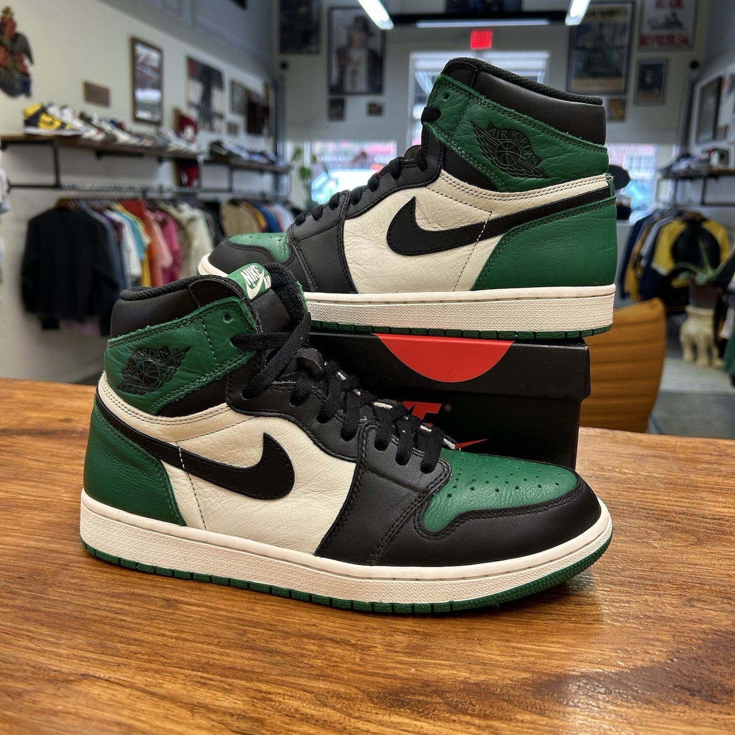 Size 9.5 - Jordan 1 Retro High OG Pine Green 2018