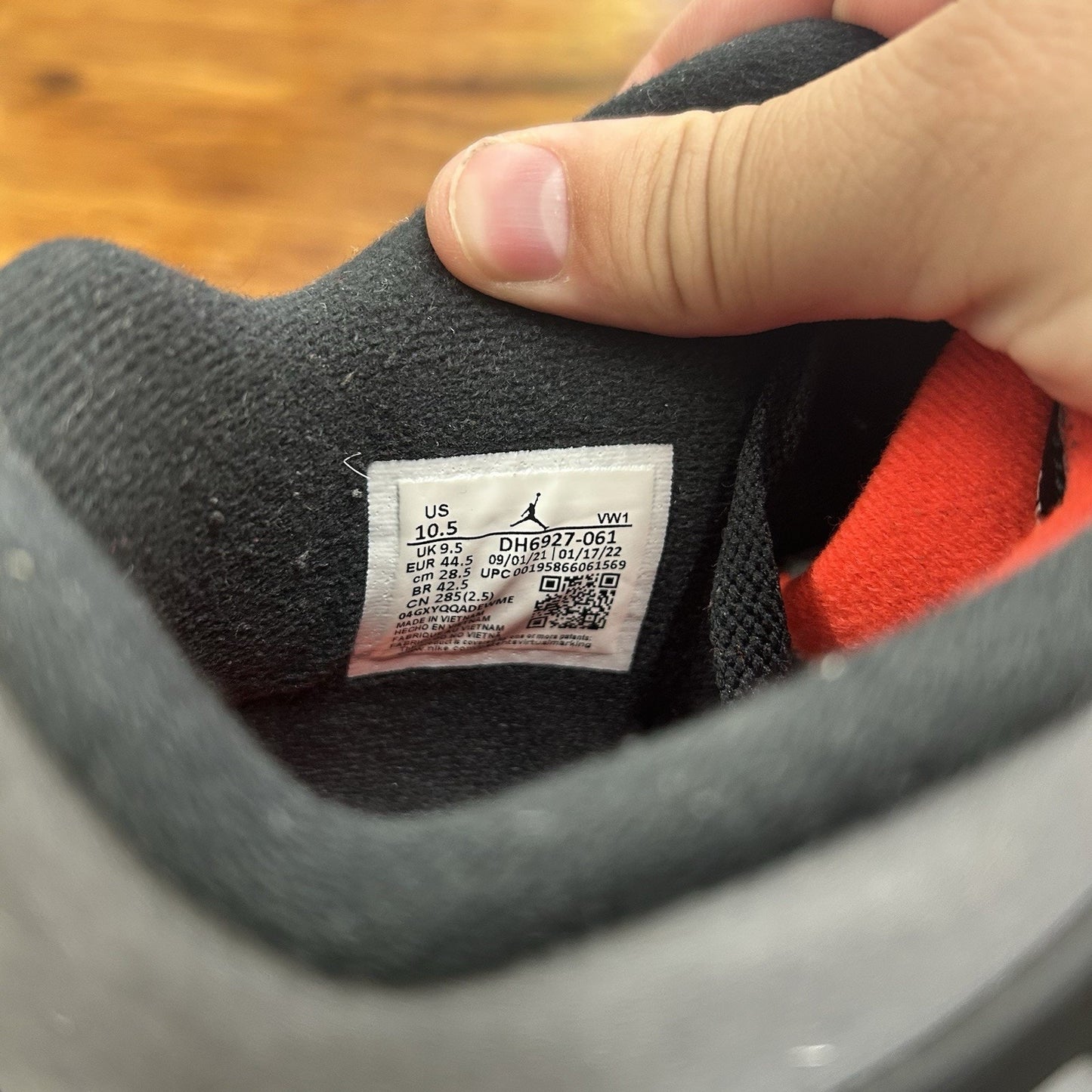 Size 10.5 - Jordan 4 Retro Mid Infrared Lightly Worn