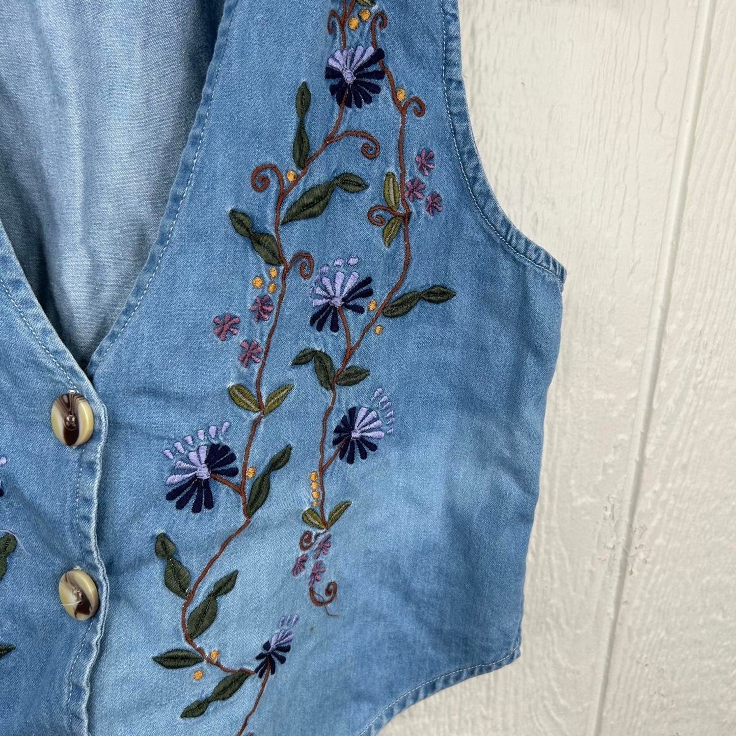 Vintage 90’s Grandma Chic Floral Embroidered Denim Vest (M)