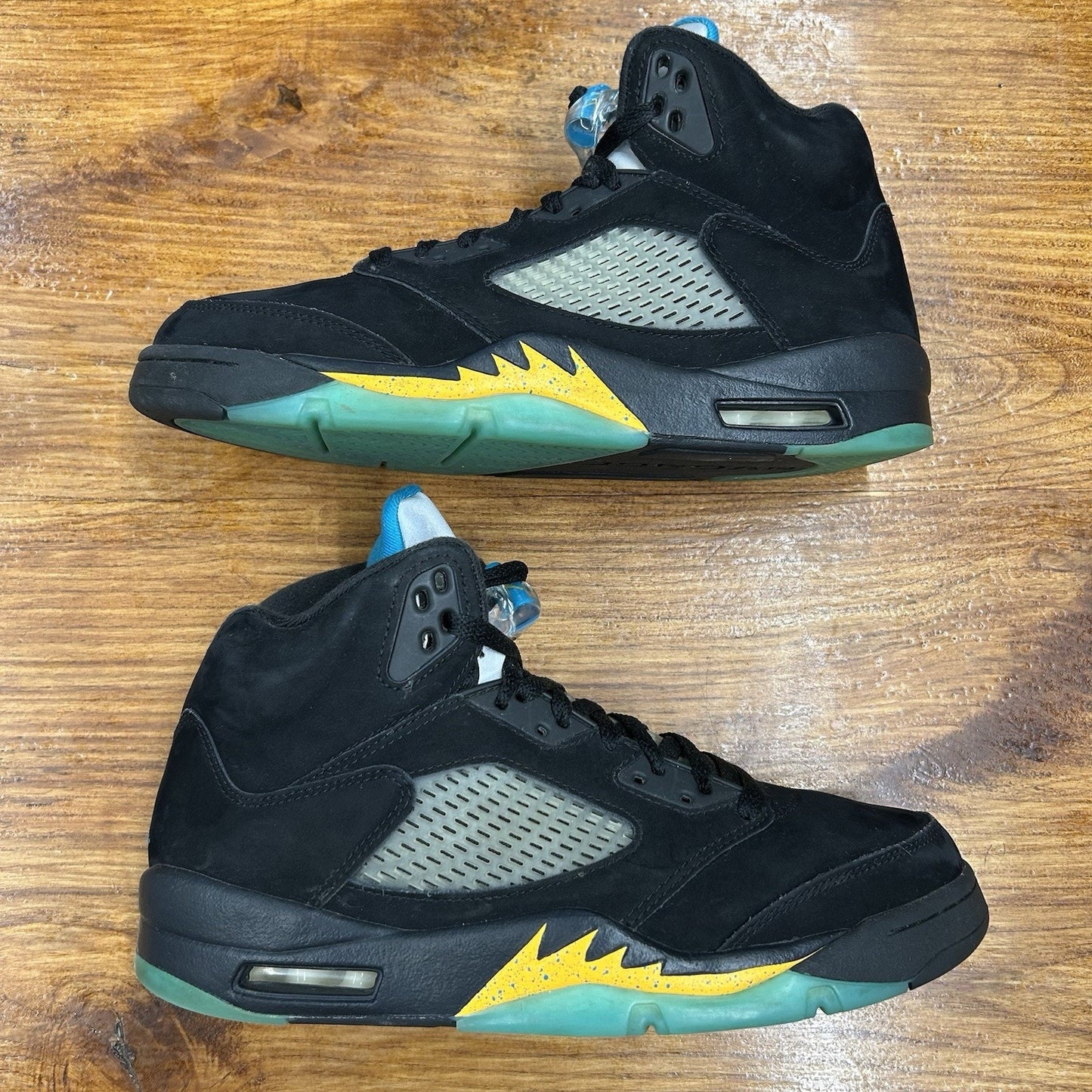 Size 10 - Jordan 5 Retro Aqua