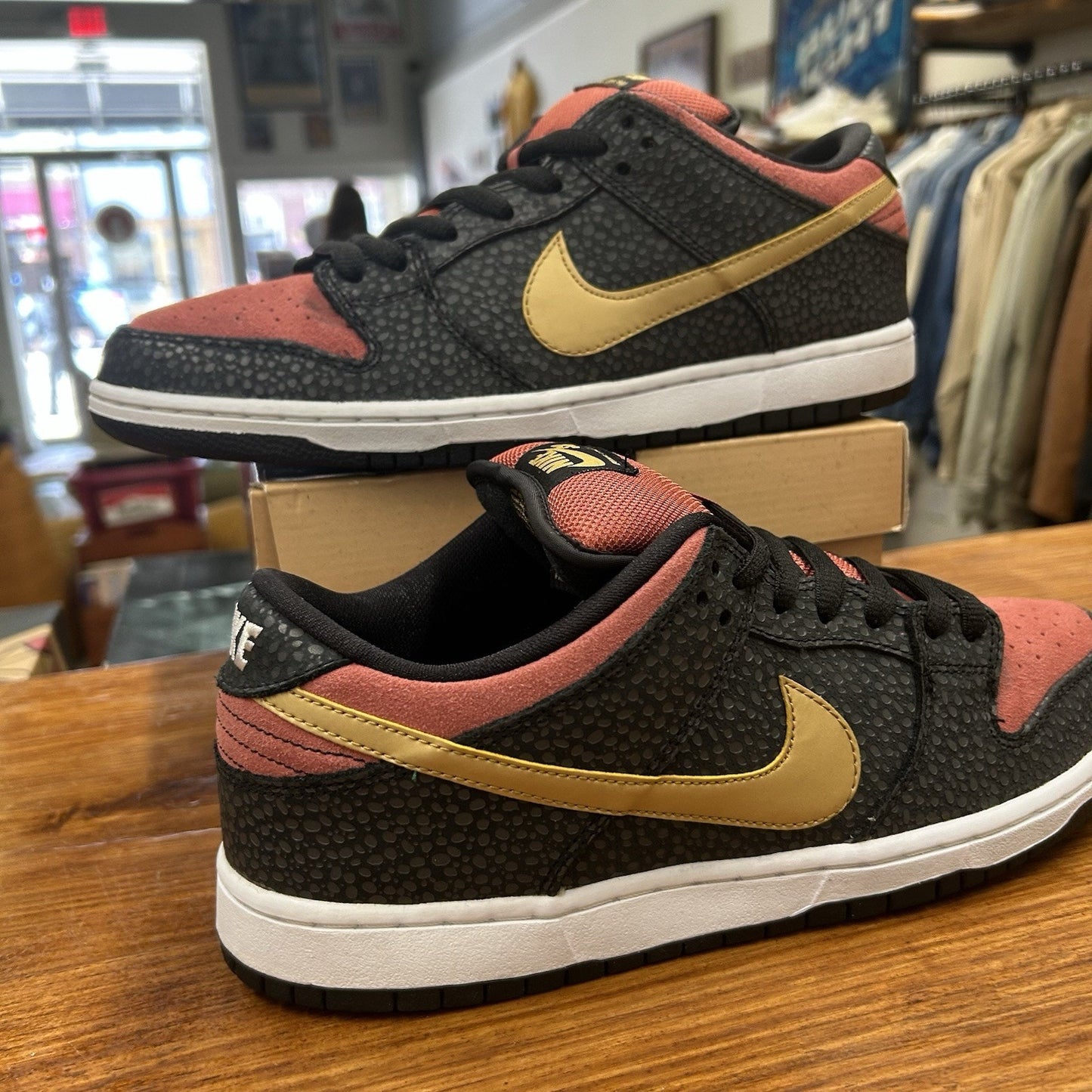 Size 11 - Nike Dunk Premium SB QS Low Walk Of Fame Worn Once OG all
