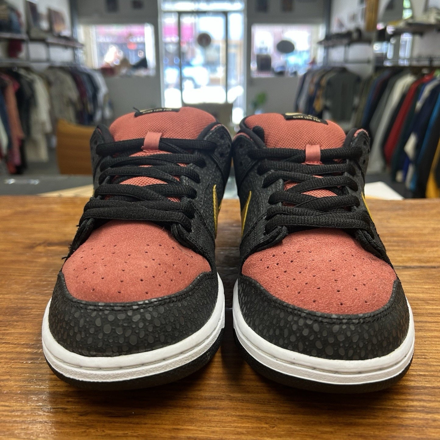 Size 11 - Nike Dunk Premium SB QS Low Walk Of Fame Worn Once OG all