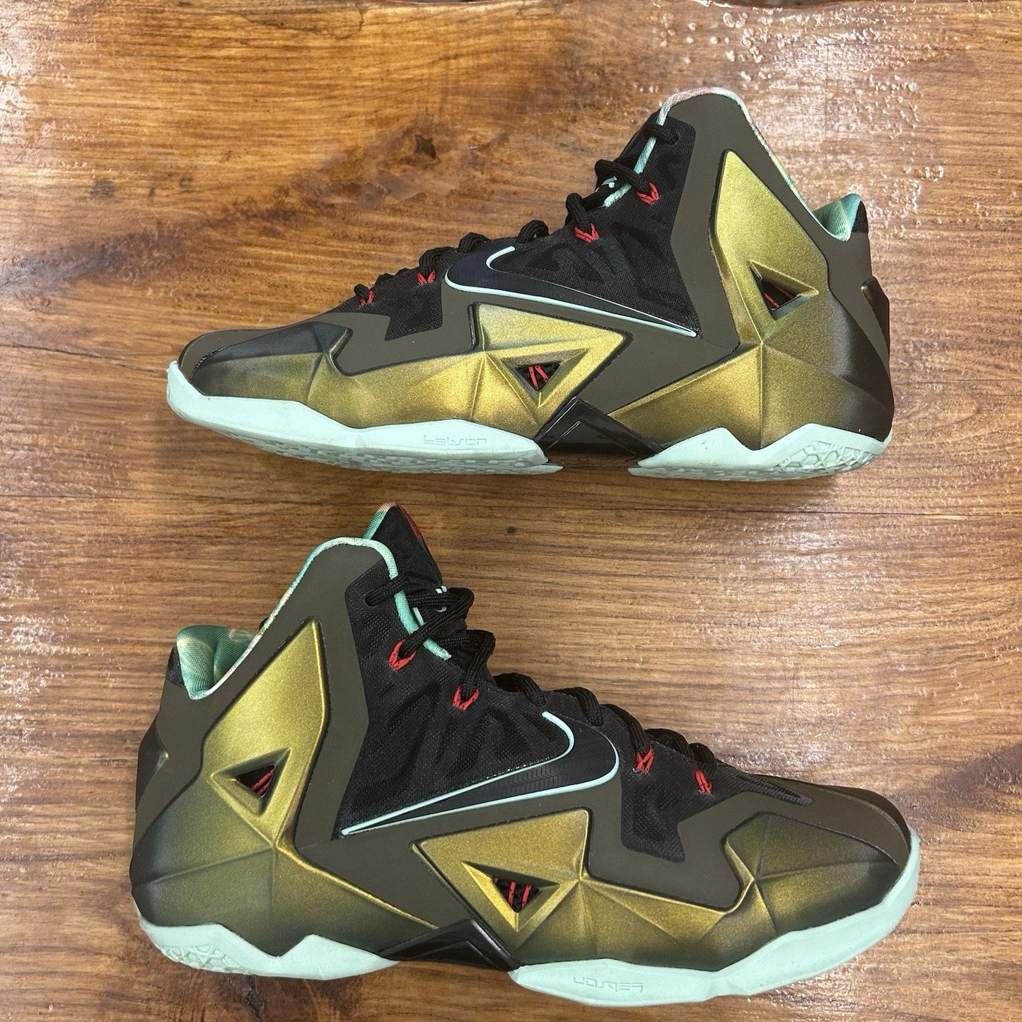 Size 10.5 - Nike LeBron 11 King's Pride Lightly Worn OG All
