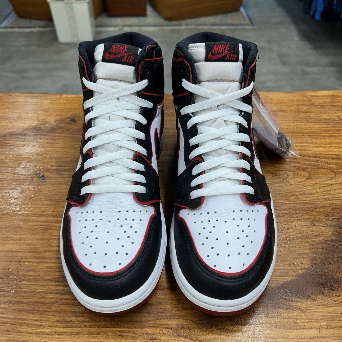 Size 12 - Jordan 1 Retro High OG Bloodline 2019 Worn Once OG All