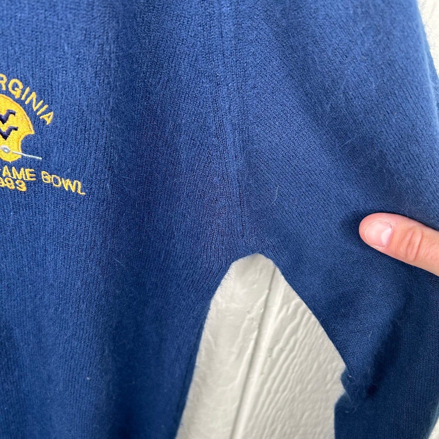 Vintage 1983 WVU Hall of Fame Bowl Embroidered V-Neck Sweater (M)