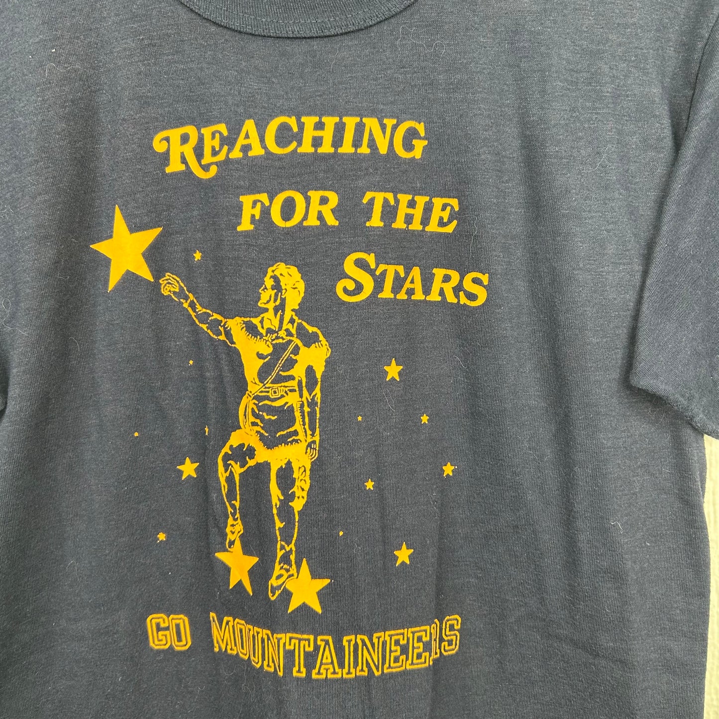 Rare Vintage 70s 'Reaching For The Stars' Go Mountaineers WVU Graphic Tee (M)