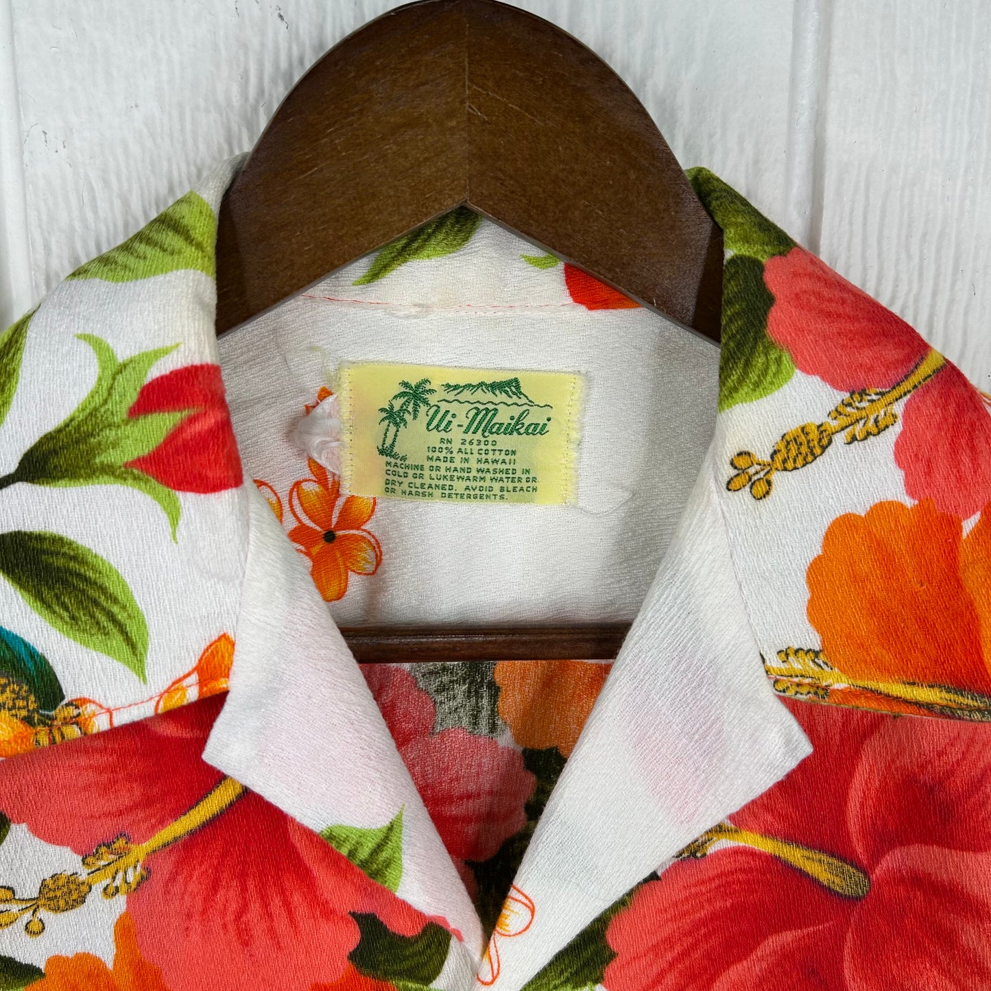 Vintage 80's Vibrant Floral Hawaiian Cotton Shirt (M)