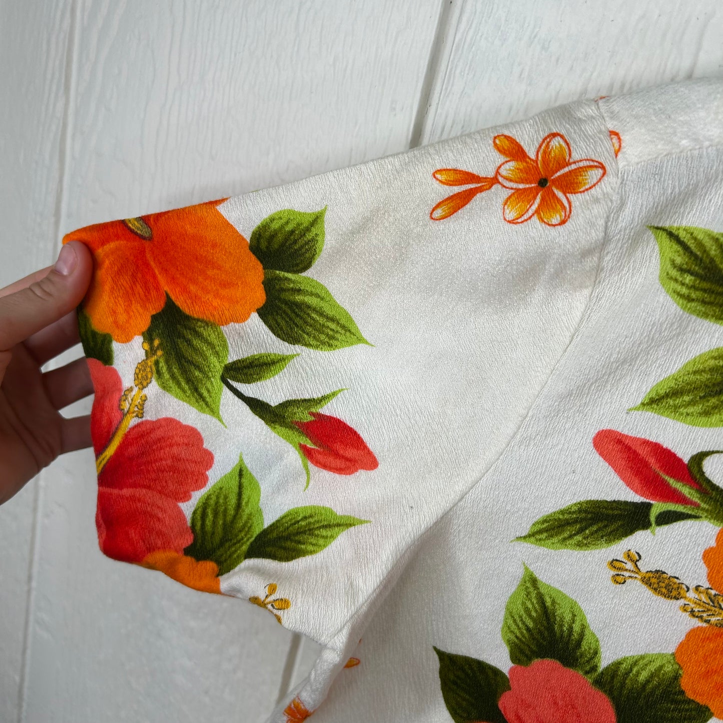 Vintage 80's Vibrant Floral Hawaiian Cotton Shirt (M)
