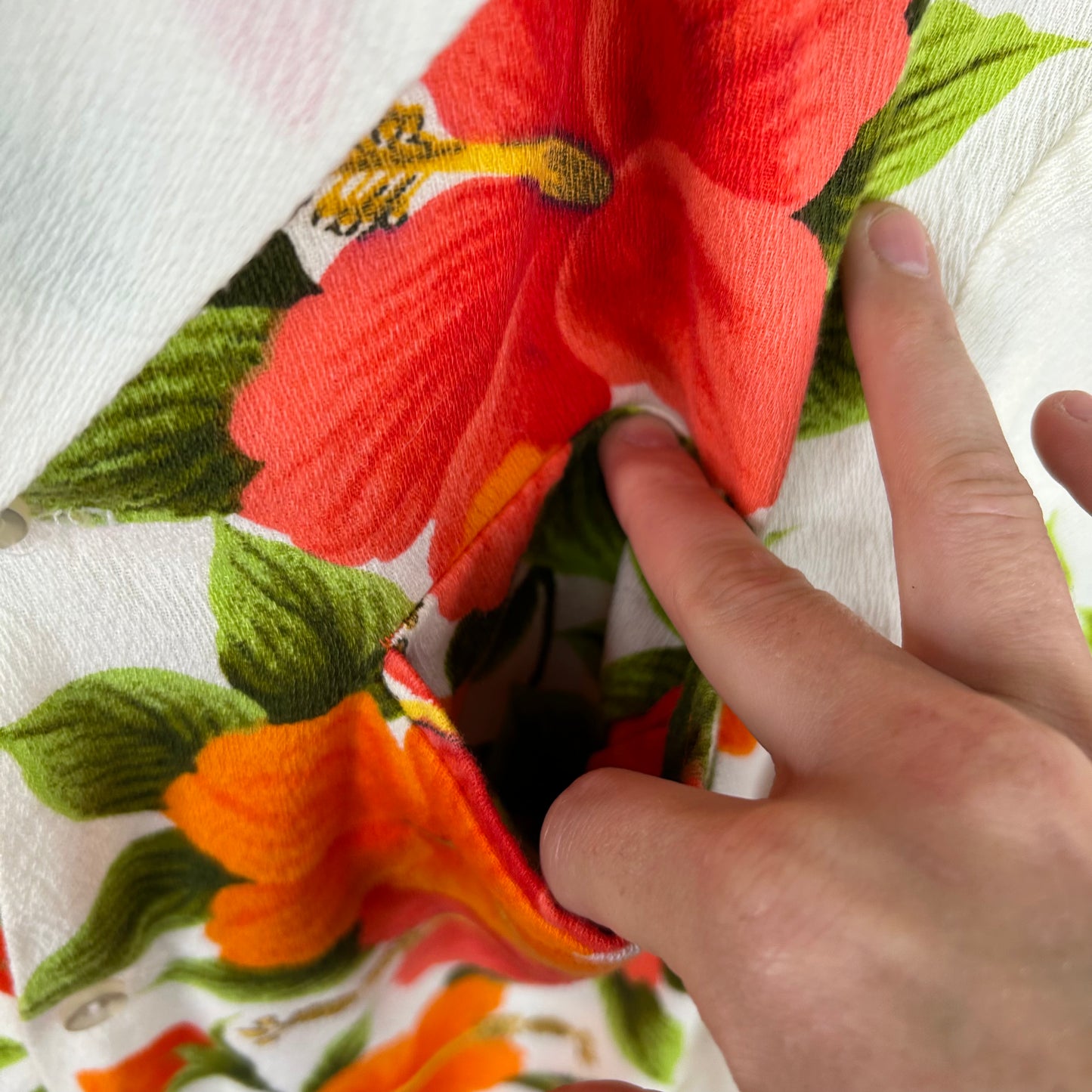Vintage 80's Vibrant Floral Hawaiian Cotton Shirt (M)