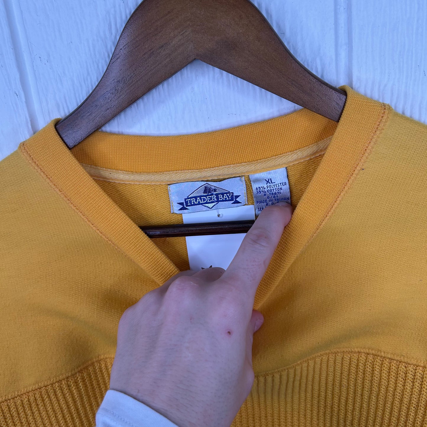 Vintage 90's Tight-Knit Sweater Crewneck (XL)