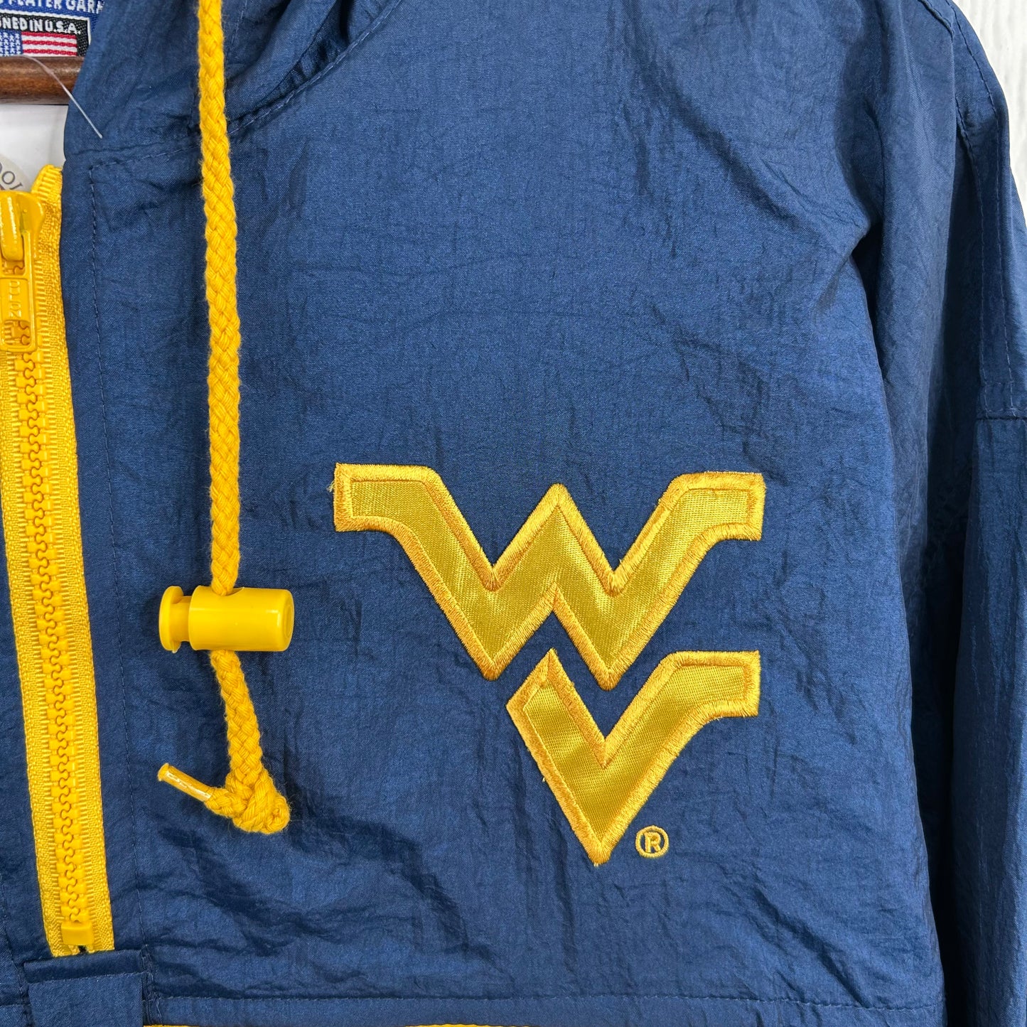 Vintage 90's Embroidered Flying WVU 1/4 Zip Windbreaker (M)