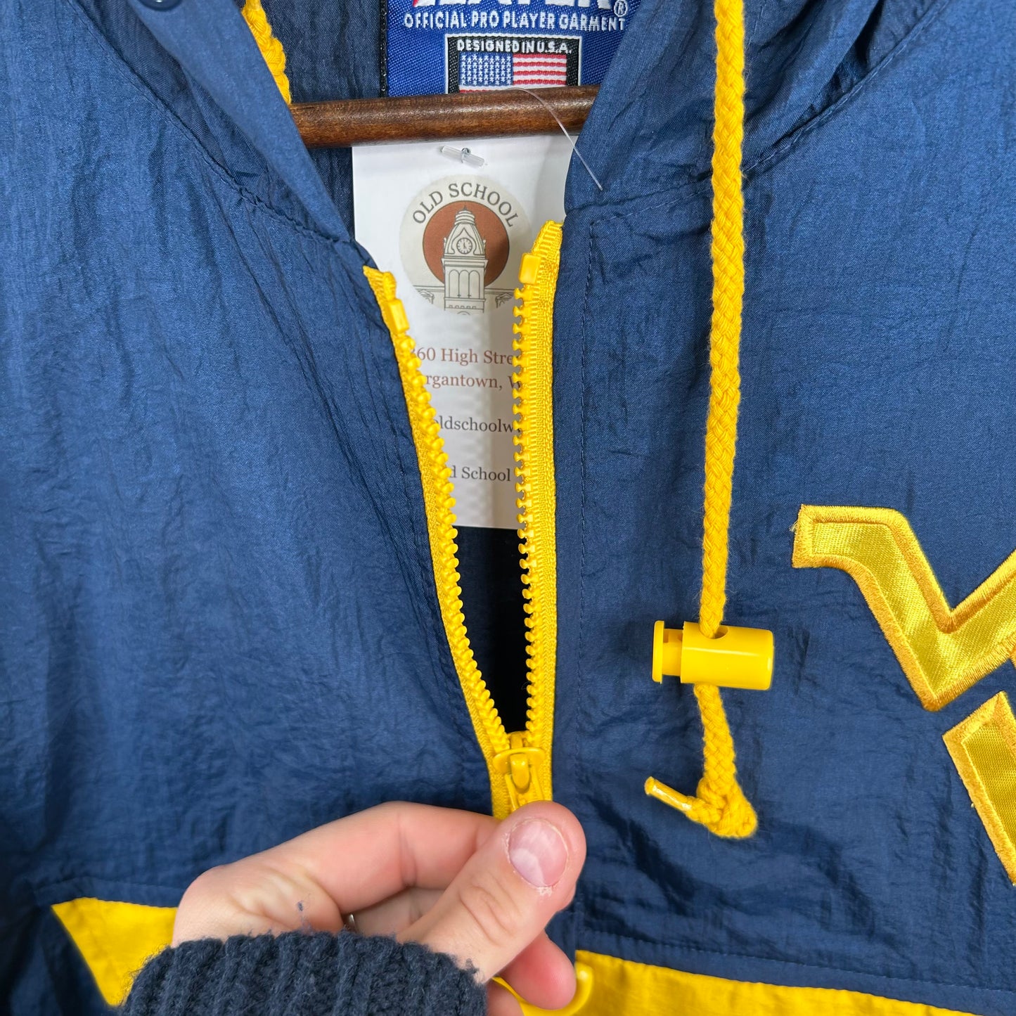 Vintage 90's Embroidered Flying WVU 1/4 Zip Windbreaker (M)