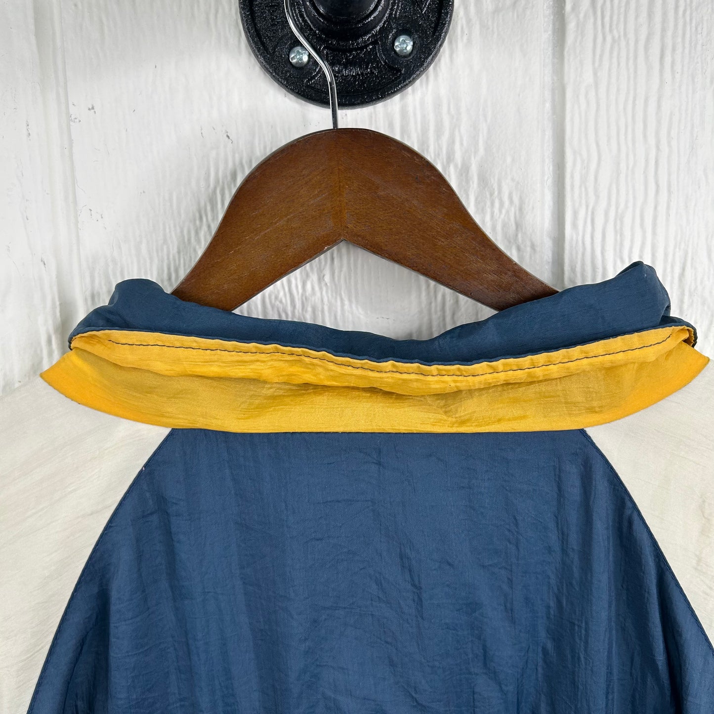 Vintage 90's West Virginia University Full-Zip Windbreaker (XL)