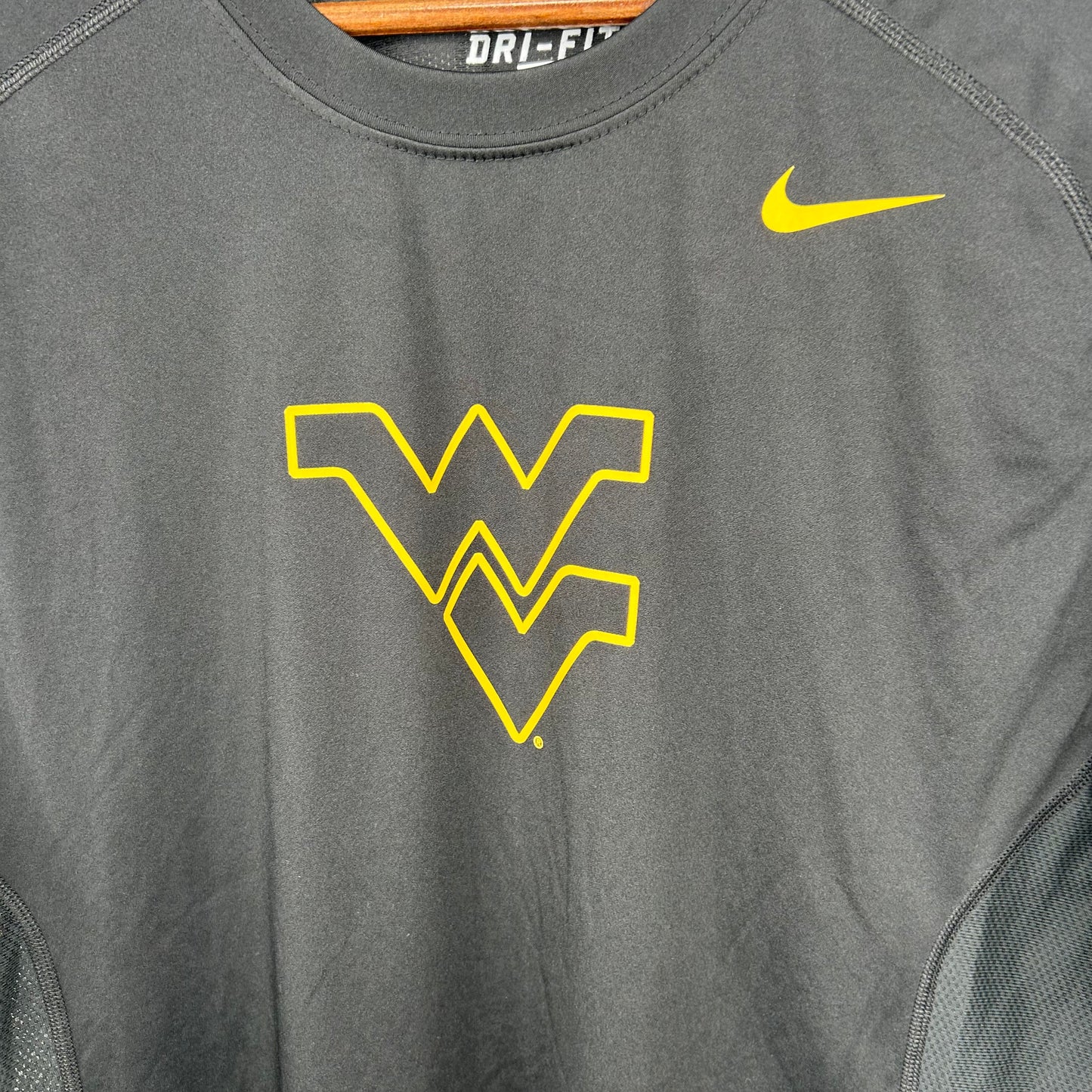 Modern Nike Flying WV Workout Tee (L)