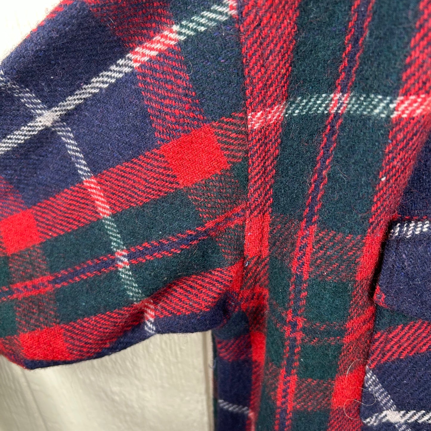 Vintage American Eagle Outfitters Plaid Button-Up Flannel (XL)