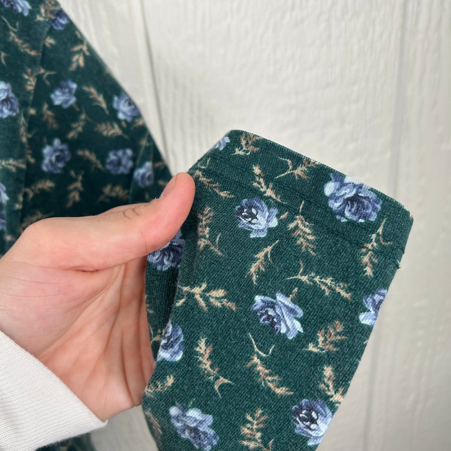 Vintage 90's Blue Flower Pattern Long Sleeve Tee (M)