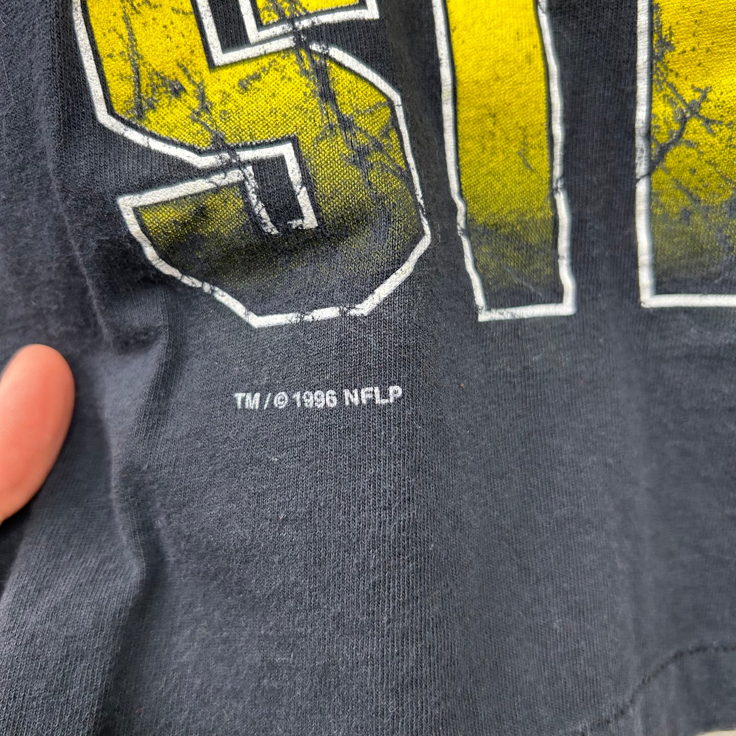 Vintage 1996 Pittsburgh Steelers Football Helmet Graphic Tee (L)