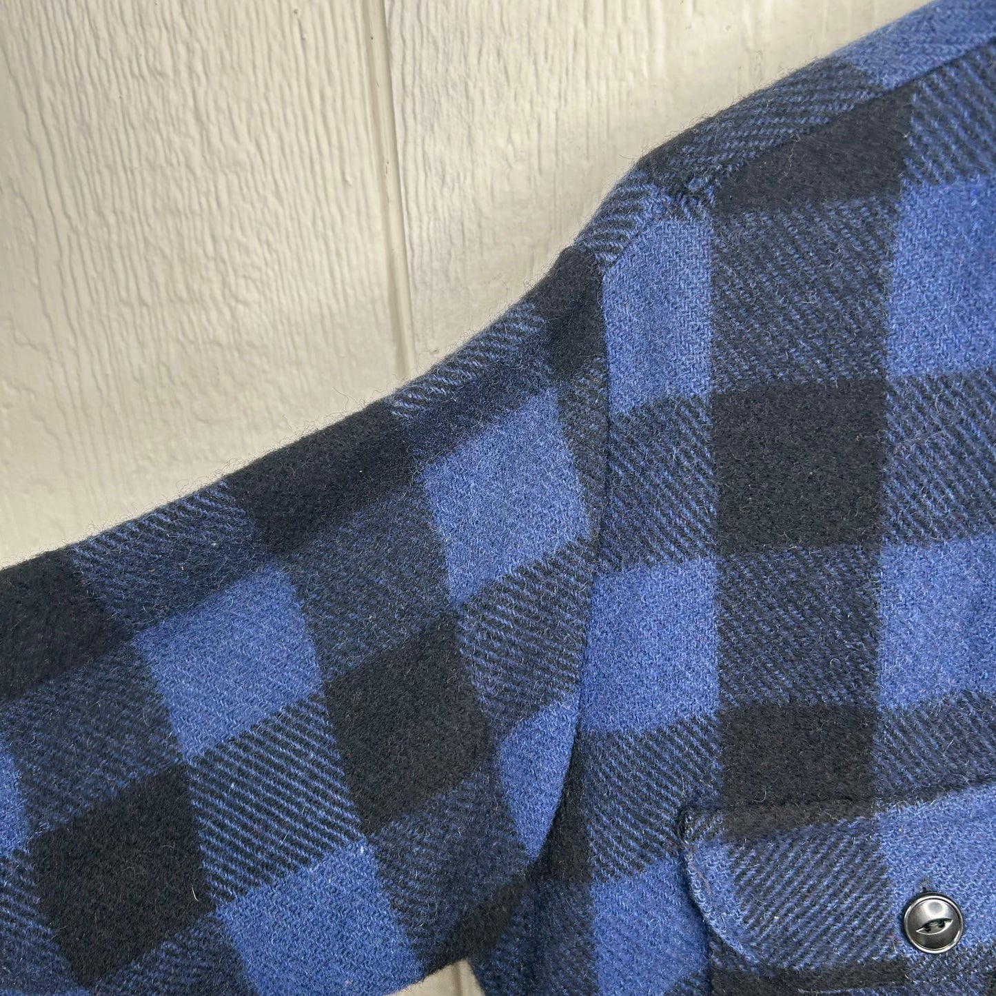 Vintage 80's Blue & Black Wool Button-Up Flannel (M)