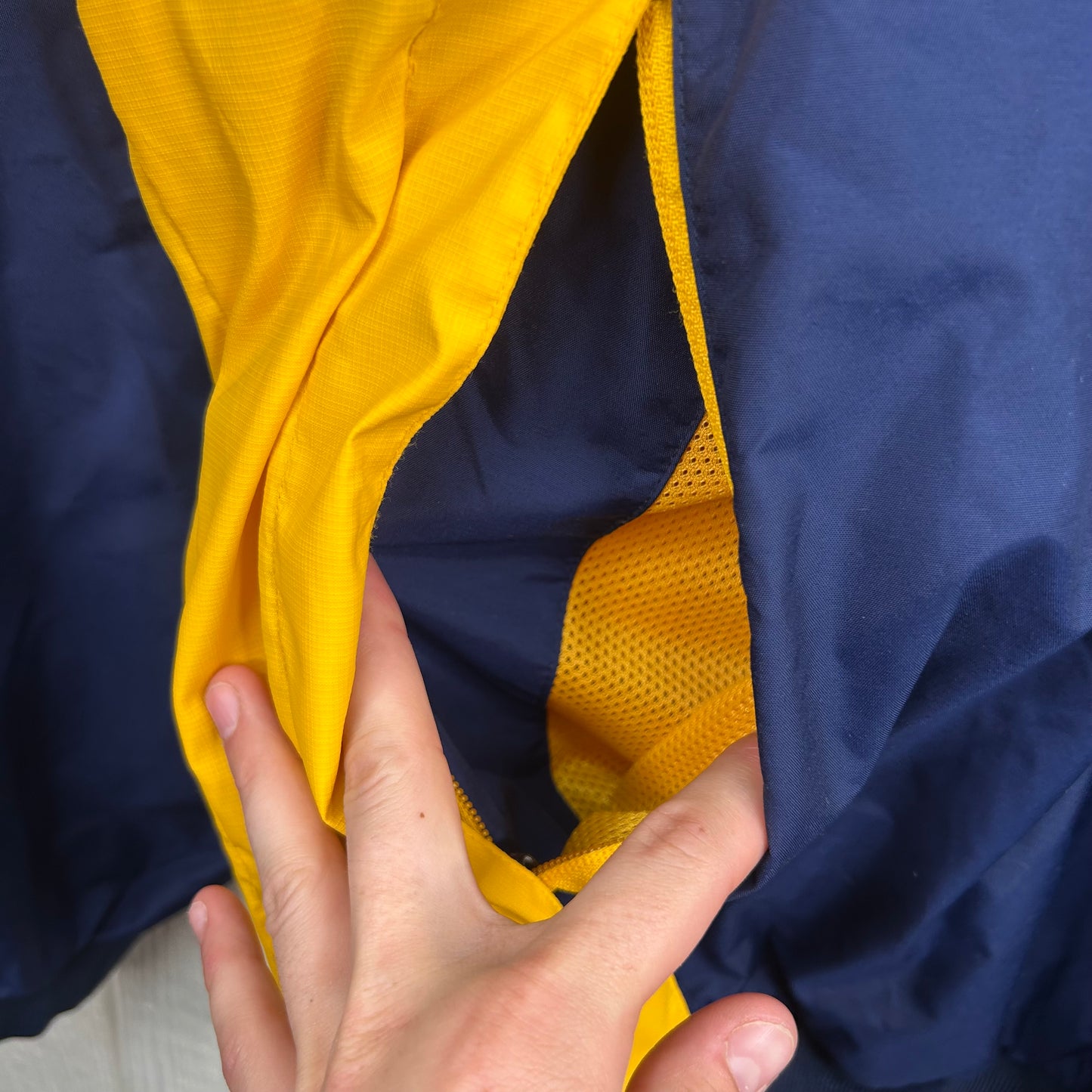y2k WVU Nike Center Swoosh Windbreaker (S)