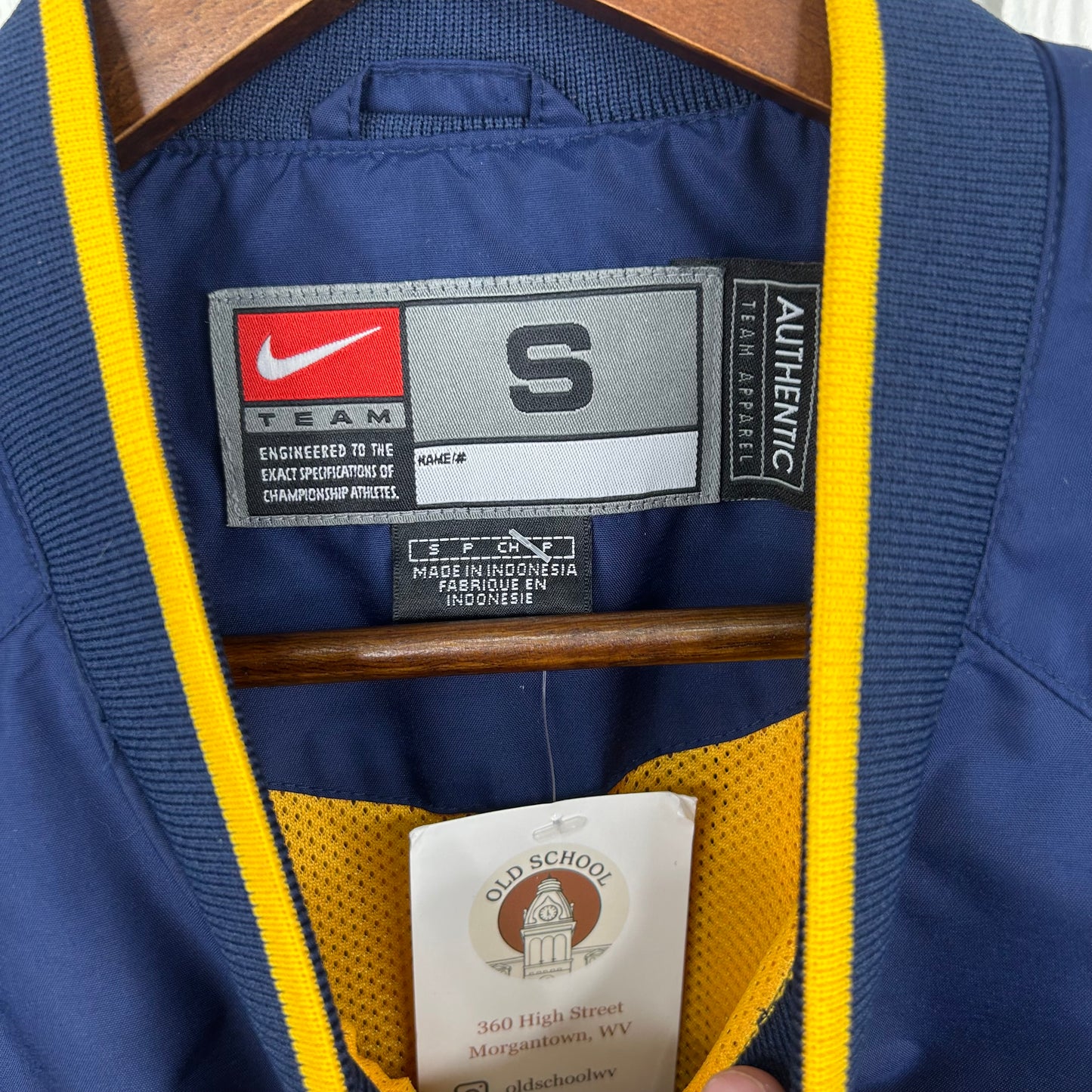 y2k WVU Nike Center Swoosh Windbreaker (S)