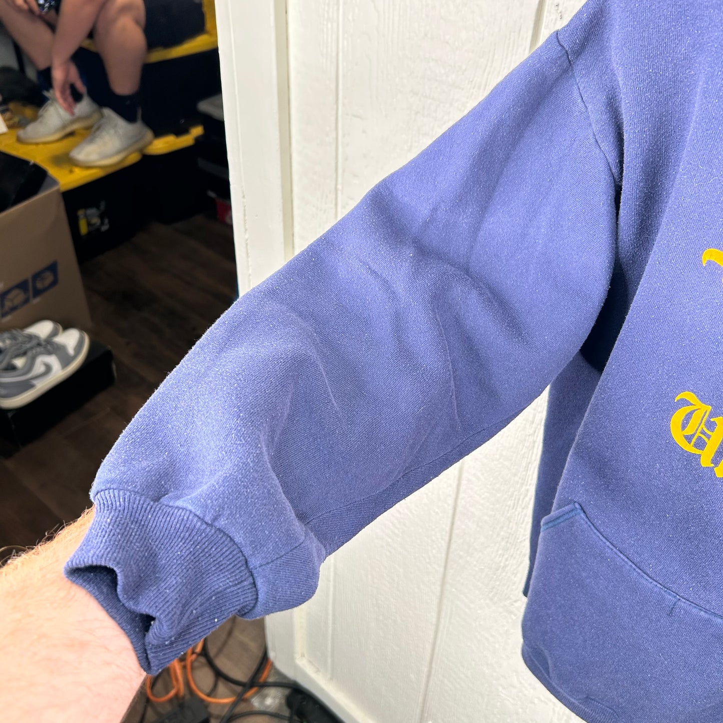 Vintage 80's Old English Font West Virginia University Hoodie (XL)