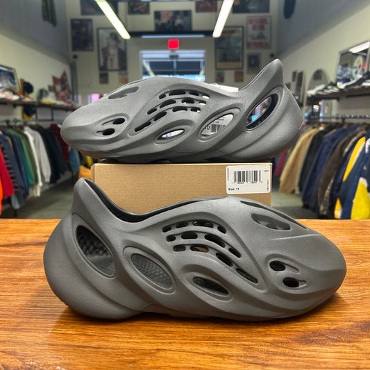 Men's Size 11 - Yeezy Foam RNNR "Carbon"