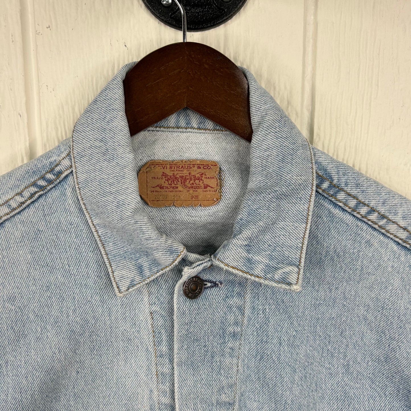 Vintage 90's Levi's Light Wash Denim Jacket (S)