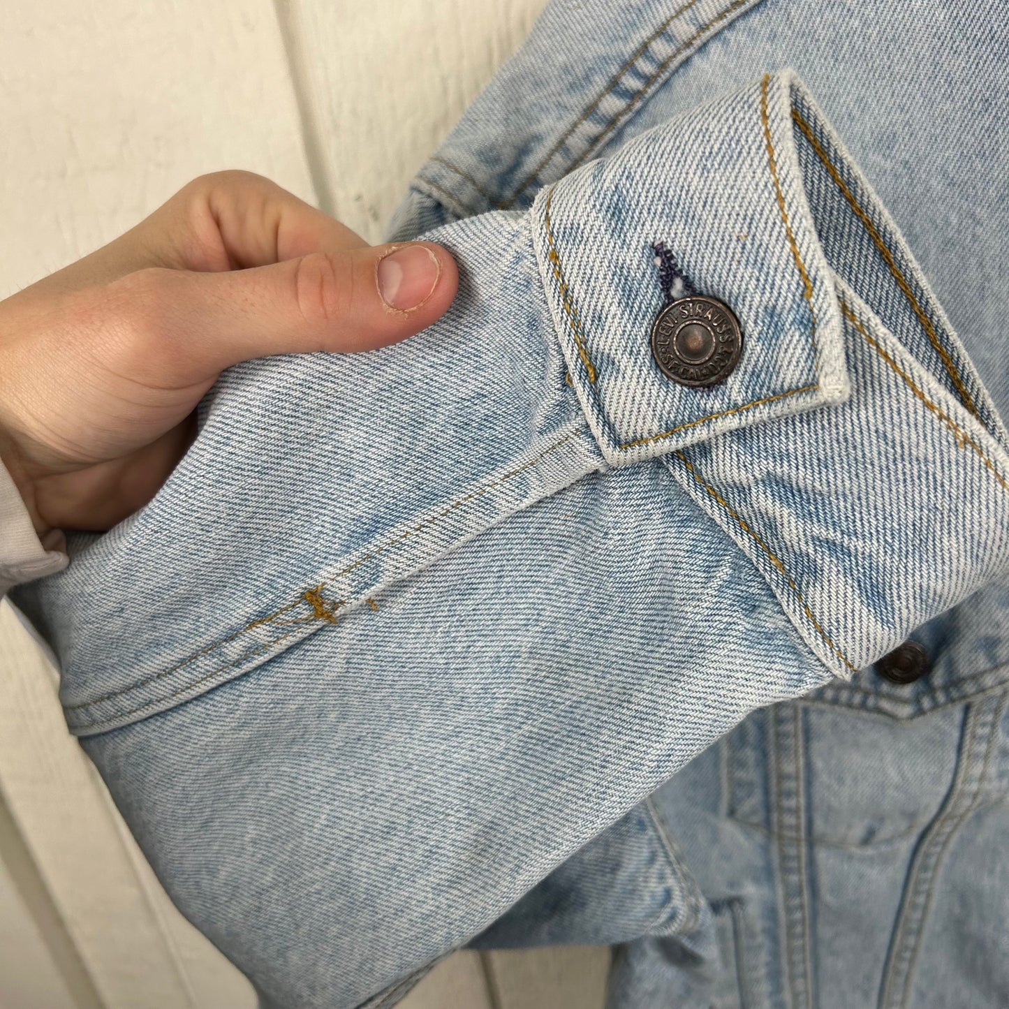 Vintage 90's Levi's Light Wash Denim Jacket (S)