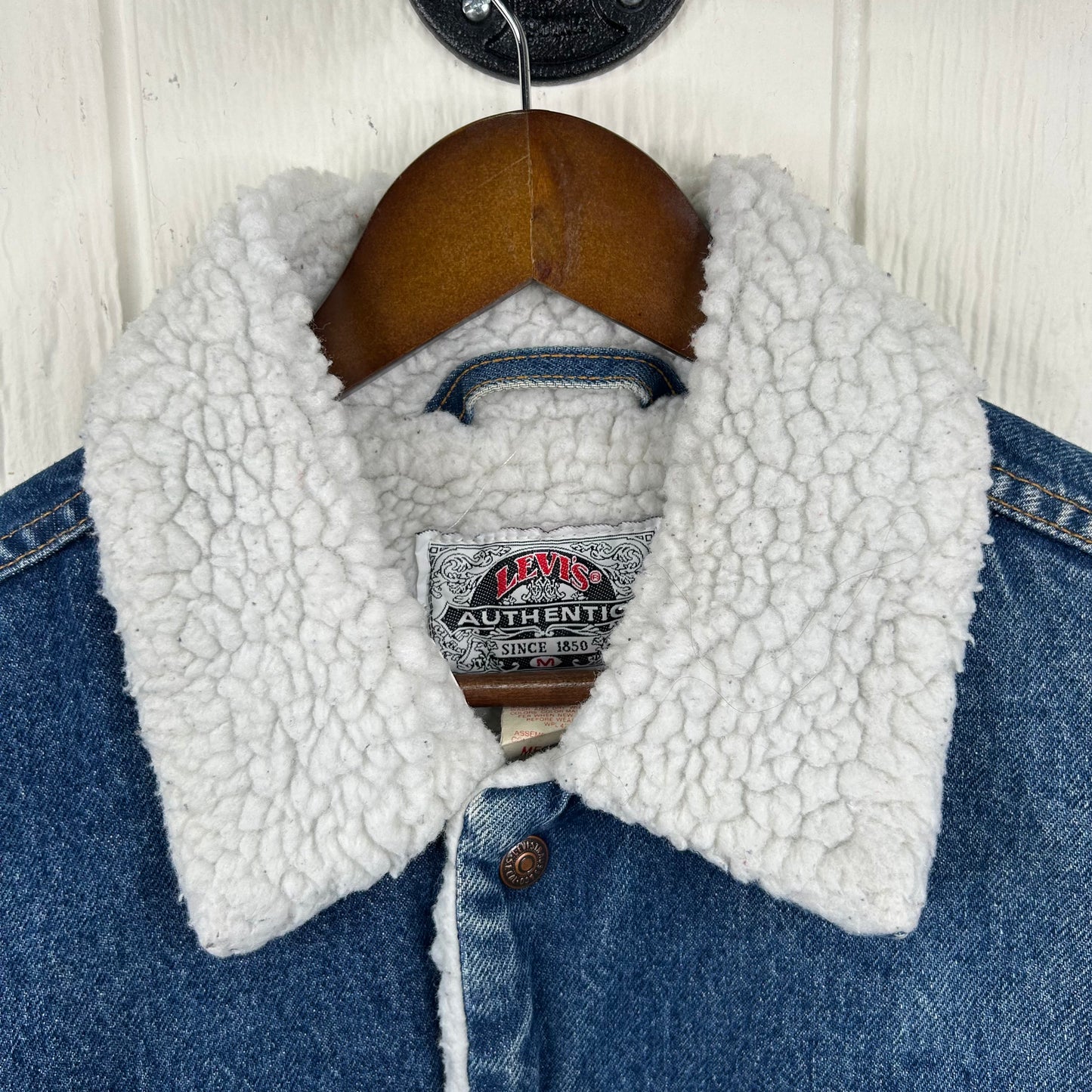 Vintage 90's Levi's Sherpa Lined Button Up Denim Jacket (M)