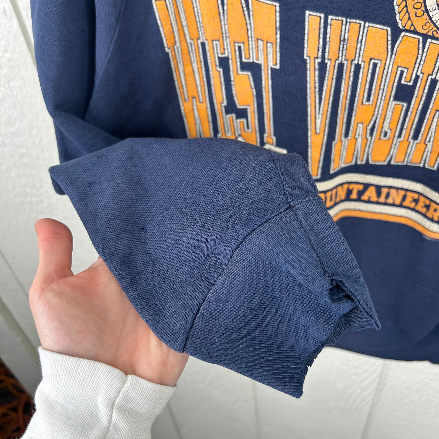 Vintage 80's West Virginia Mountaineers Seal Logo Crewneck (L)