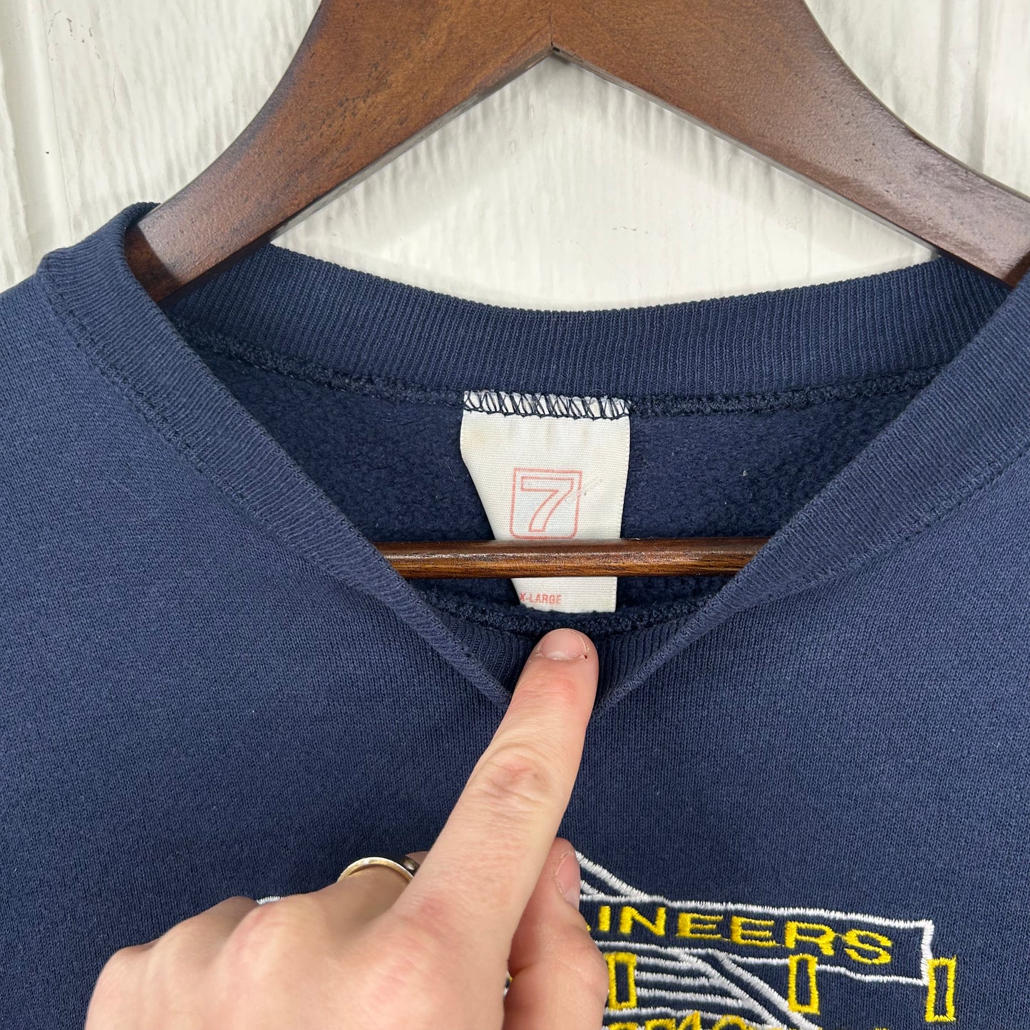 Vintage 90's Embroidered West Virginia Mountaineers Navy Crewneck (XL)