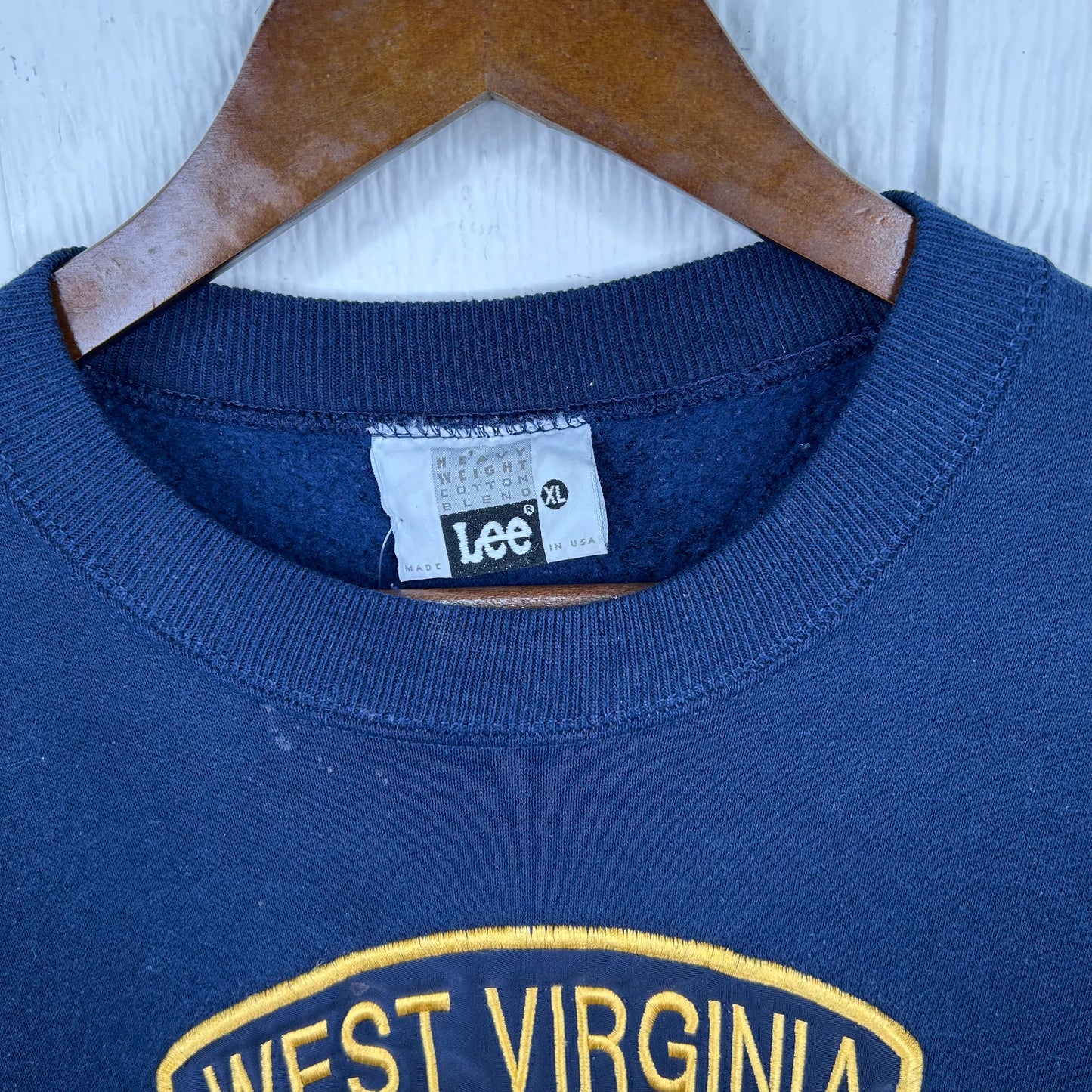 Vintage 90's Embroidered West Virginia Mountaineers Crewneck (XL)