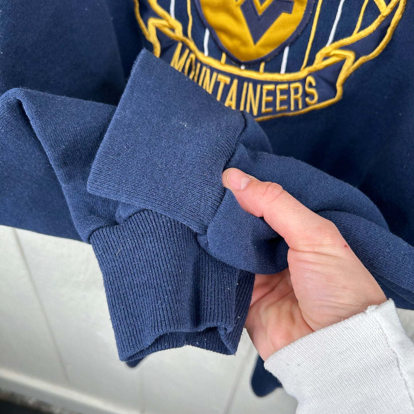 Vintage 90's Embroidered West Virginia Mountaineers Crewneck (XL)