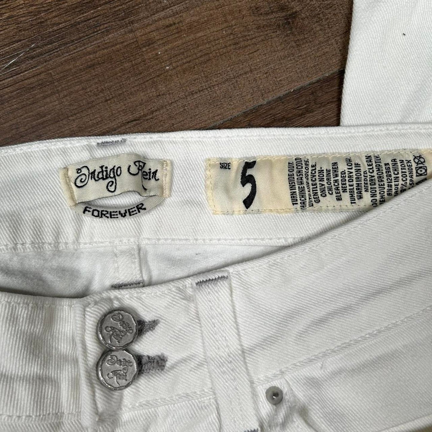 2000s y2k Indigo Rein Forever Embroidered White Capris