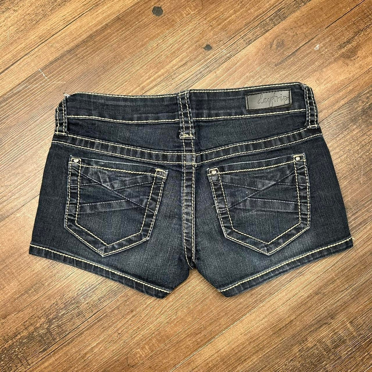 2000s y2k Daytrip Aztec Pocket Print Jean Shorts
